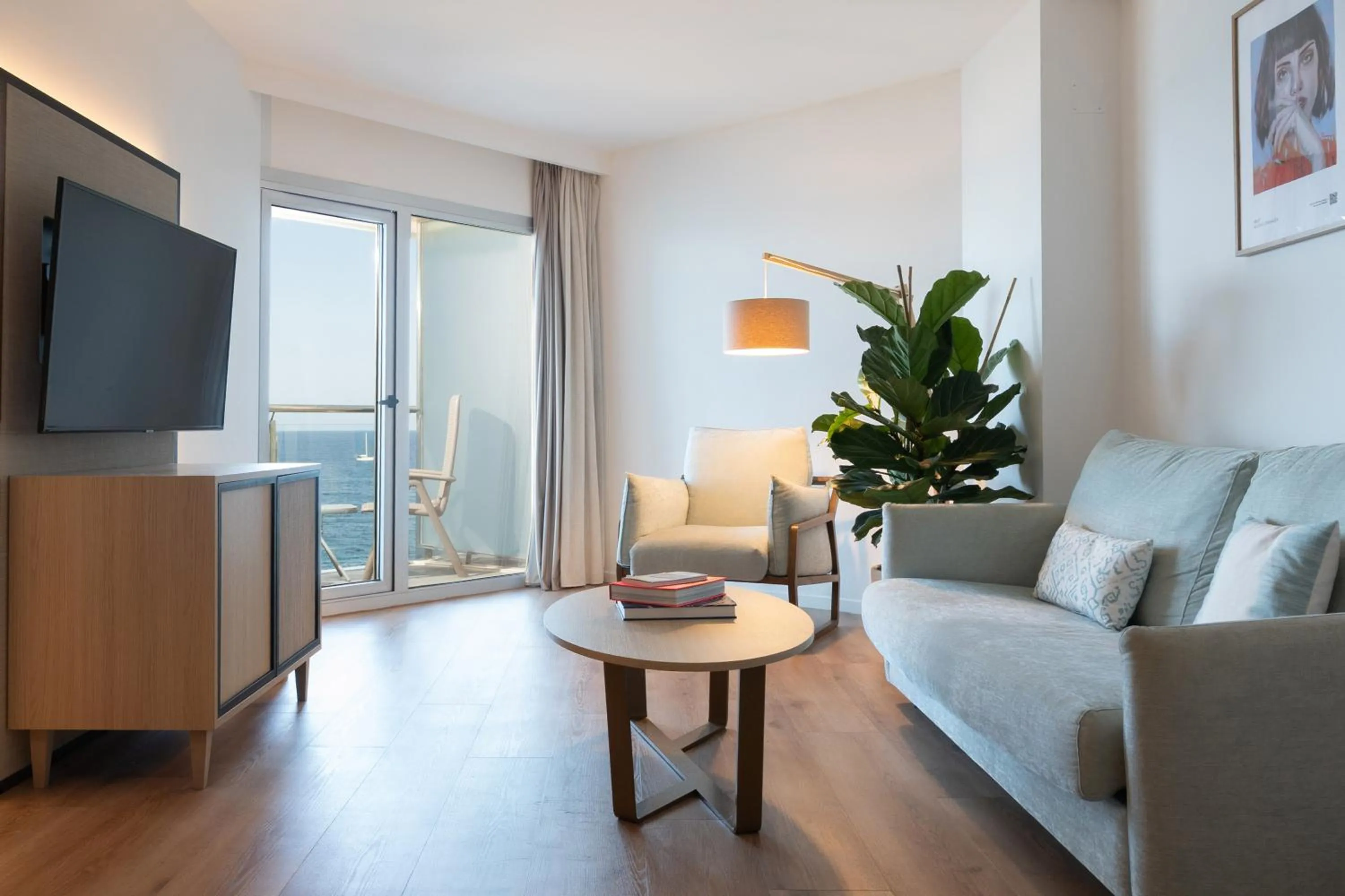 Living room in INNSiDE by Meliá Alicante Porta Maris