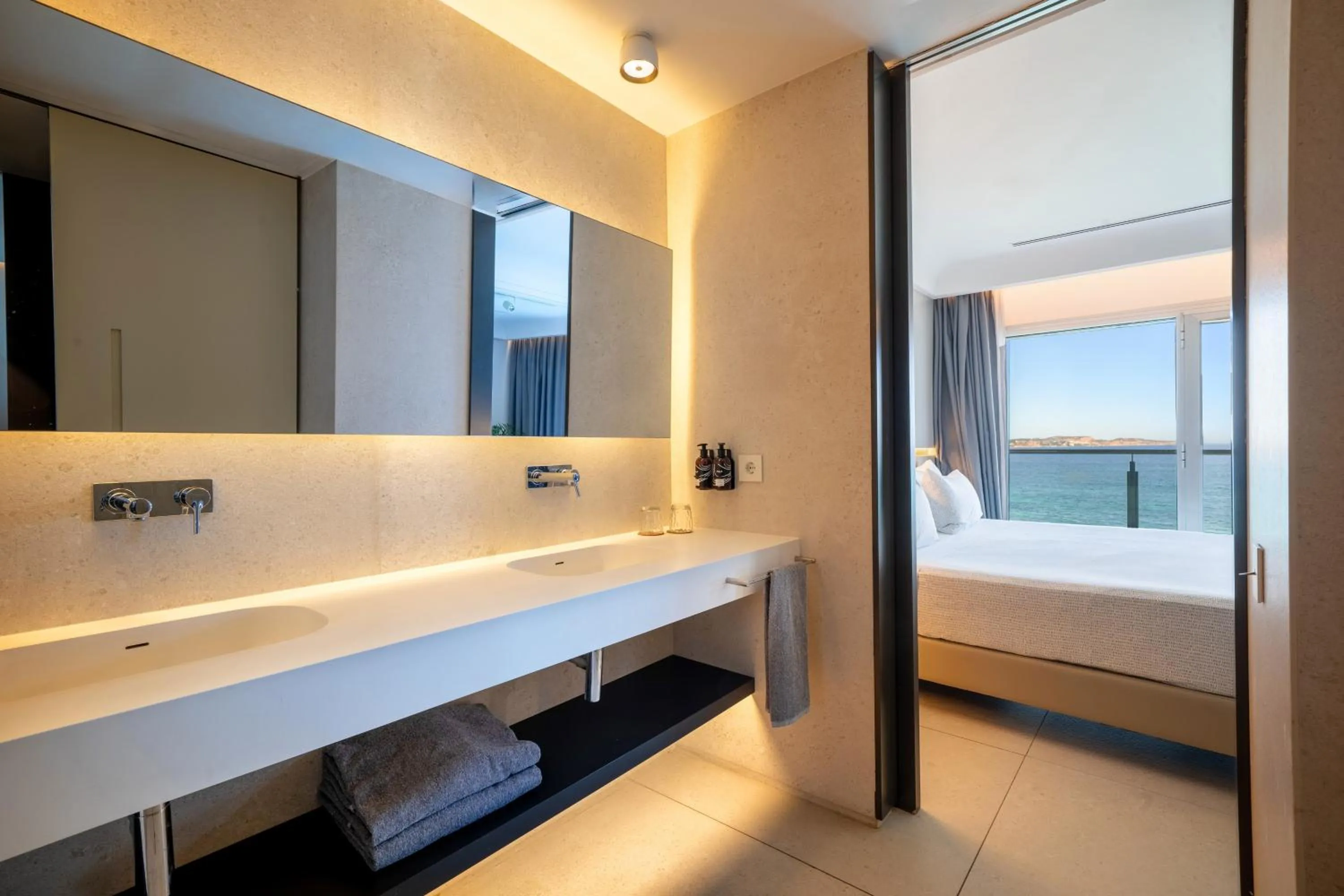 Bathroom, Bed in INNSiDE by Meliá Alicante Porta Maris