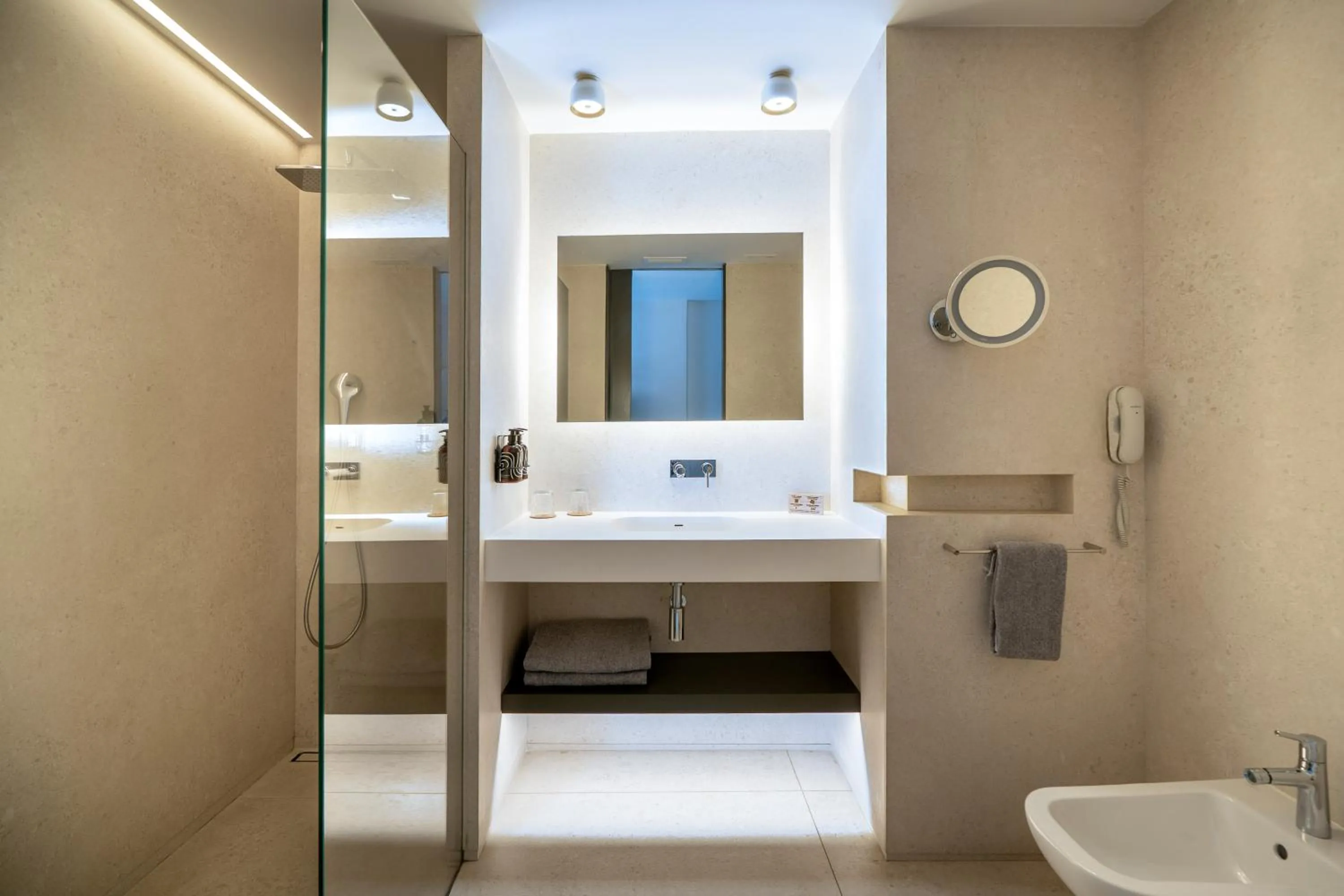 Shower in INNSiDE by Meliá Alicante Porta Maris