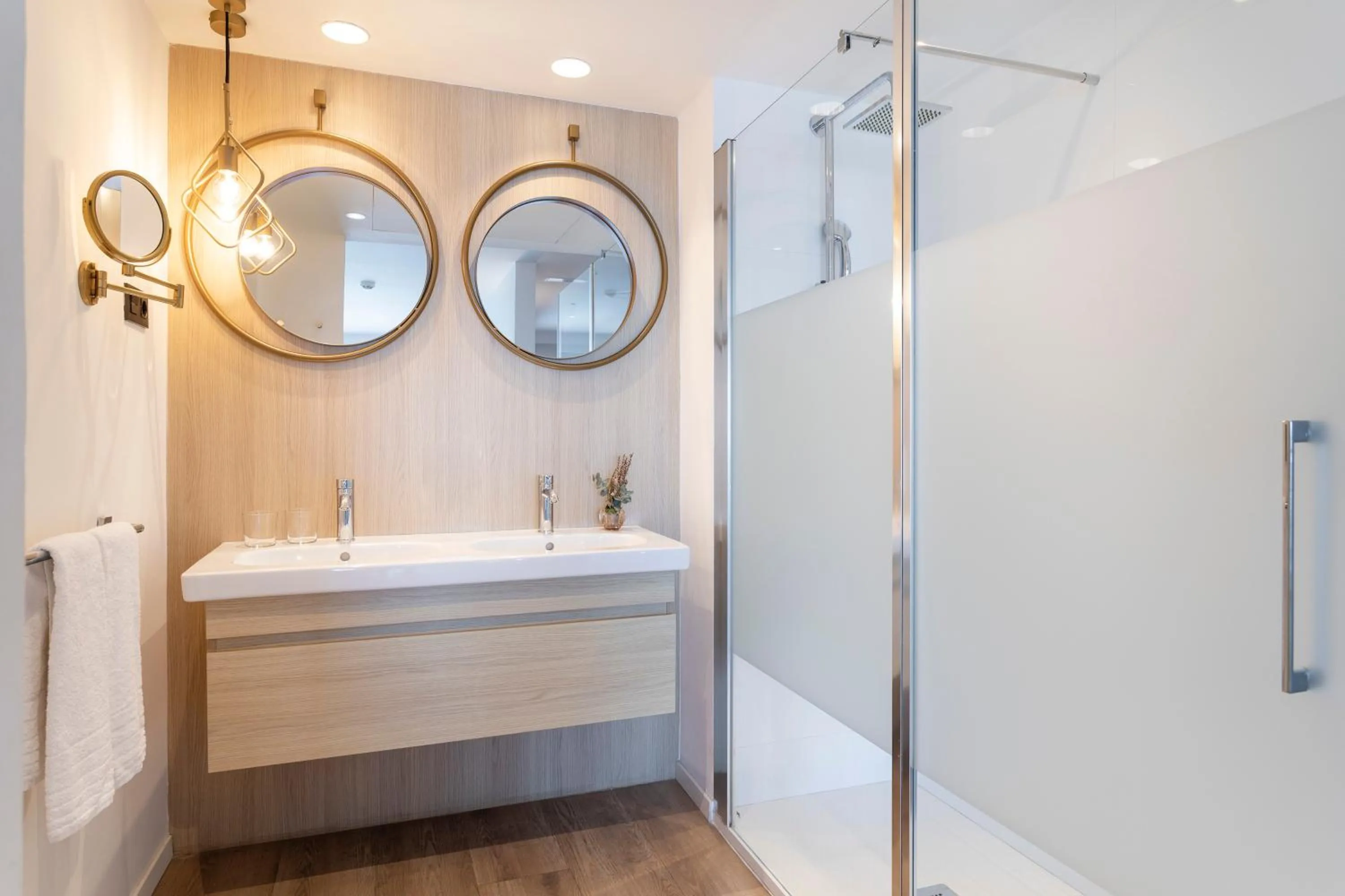 Bathroom in INNSiDE by Meliá Alicante Porta Maris