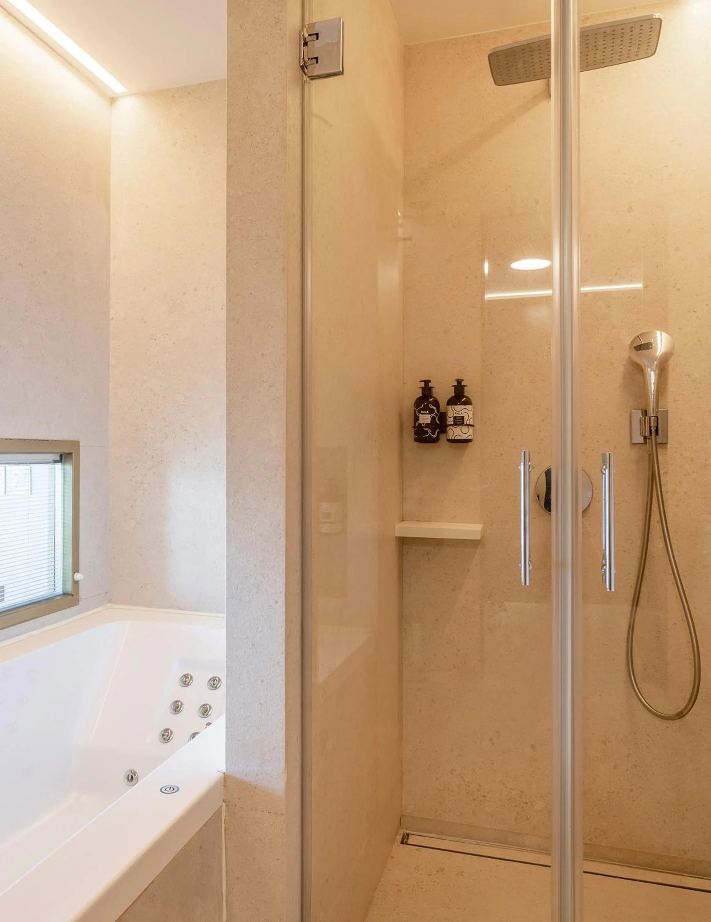 Bathroom in INNSiDE by Meliá Alicante Porta Maris