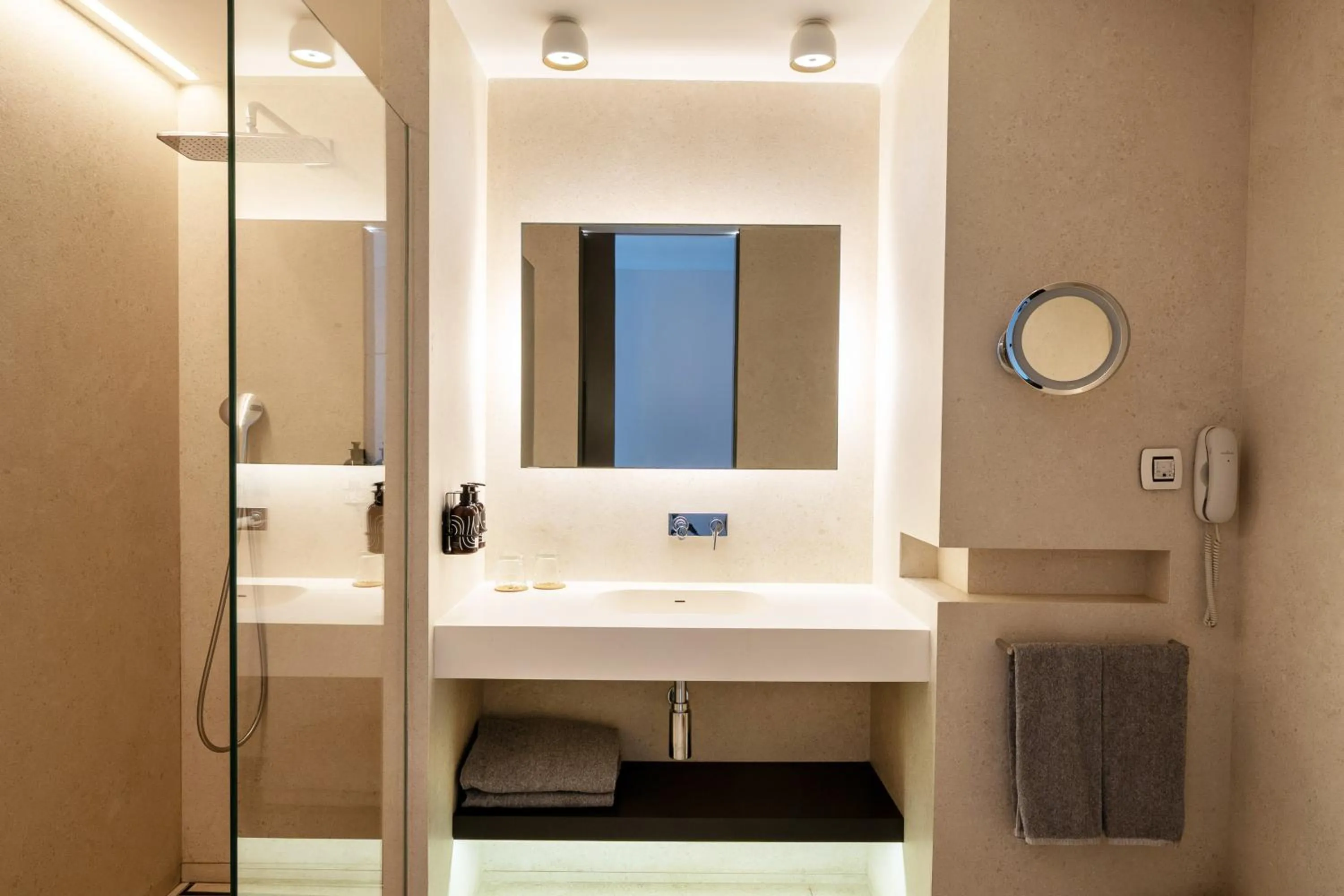 Bathroom in INNSiDE by Meliá Alicante Porta Maris