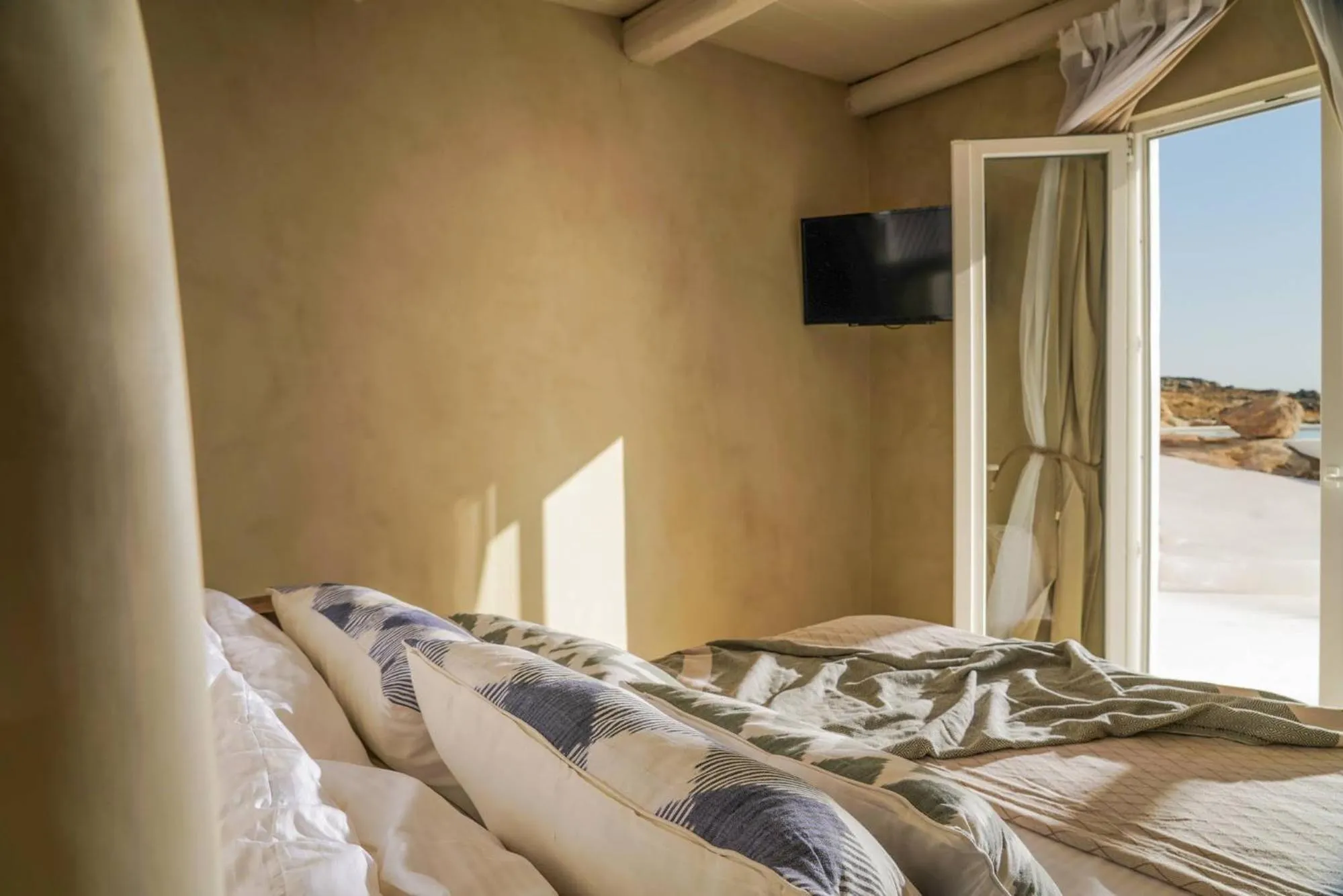 Bed in Mykonos High Villa