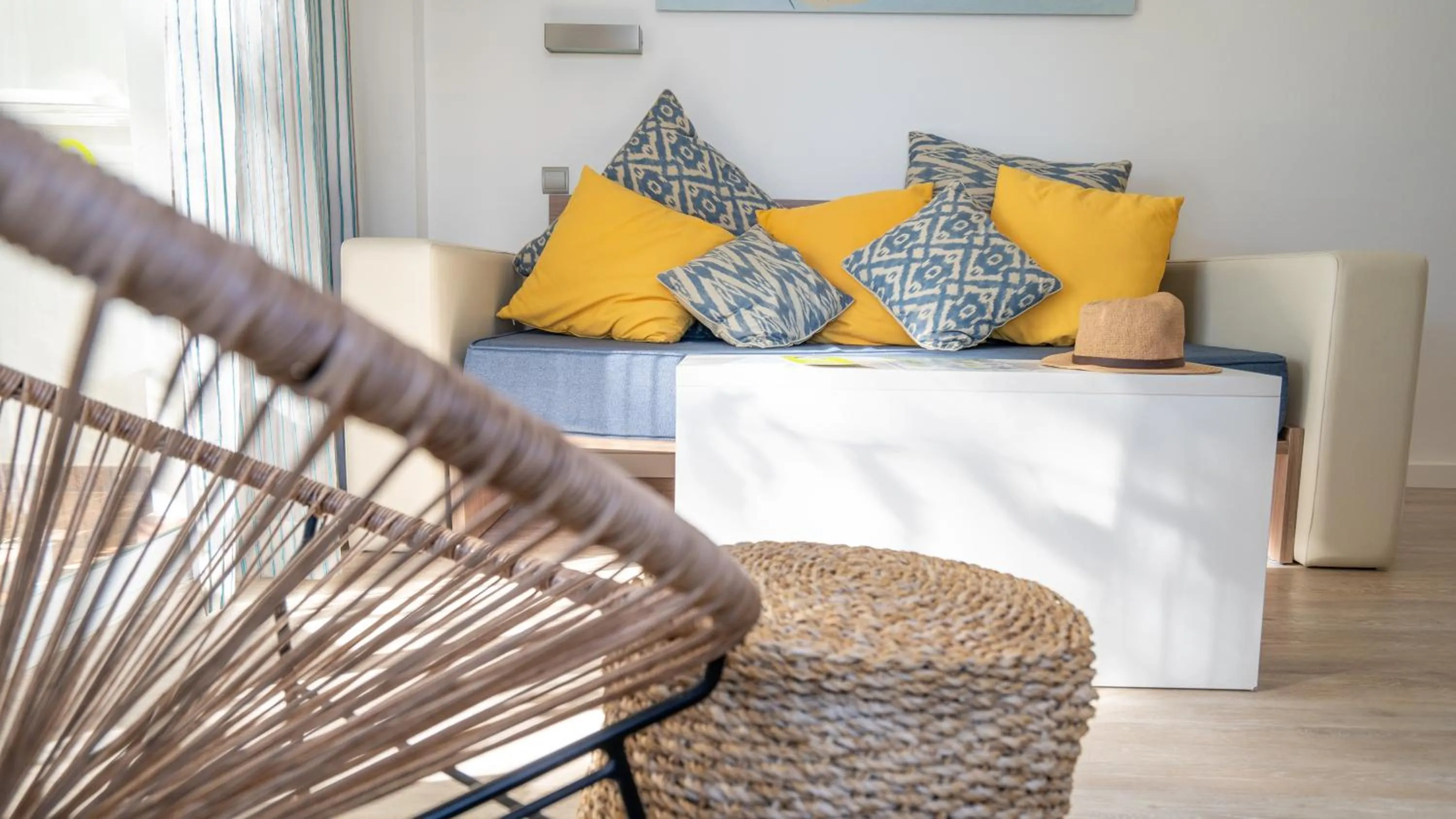 Living room, Bed in Houm Plaza Son Rigo