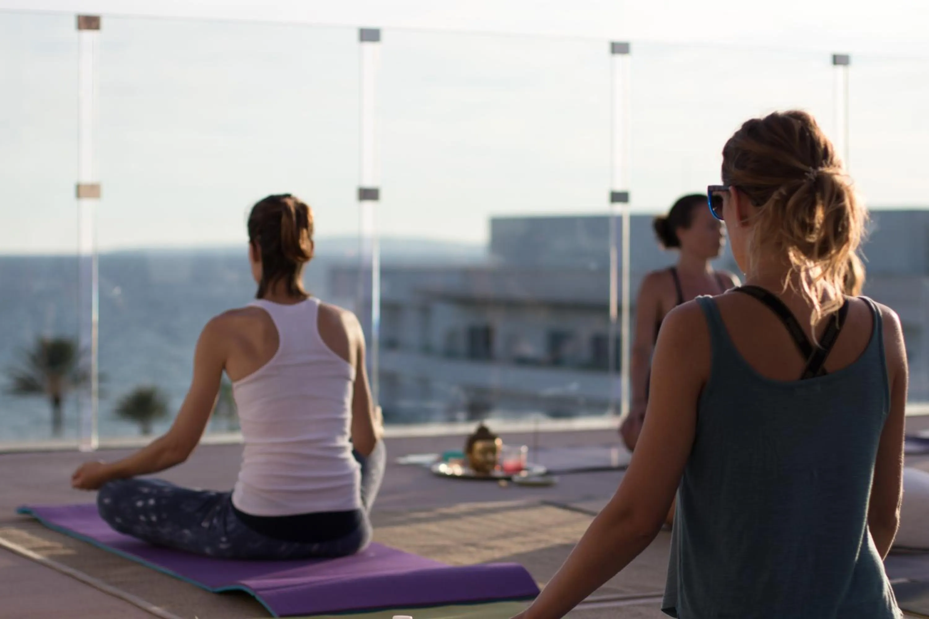 People in Houm Plaza Son Rigo