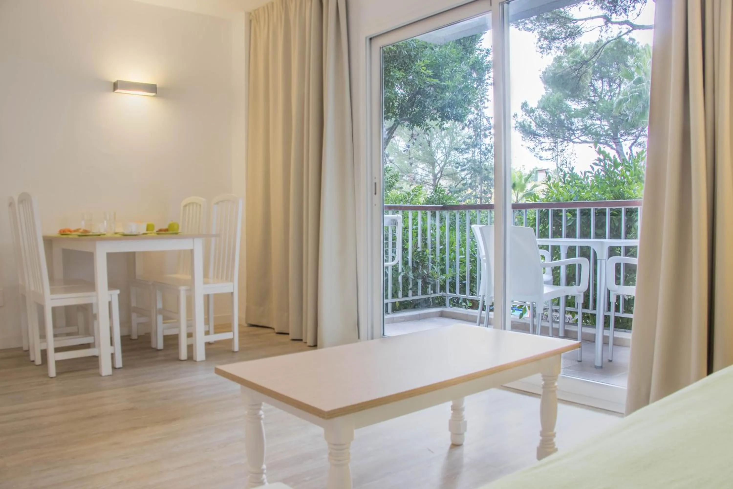 Photo of the whole room in Houm Plaza Son Rigo