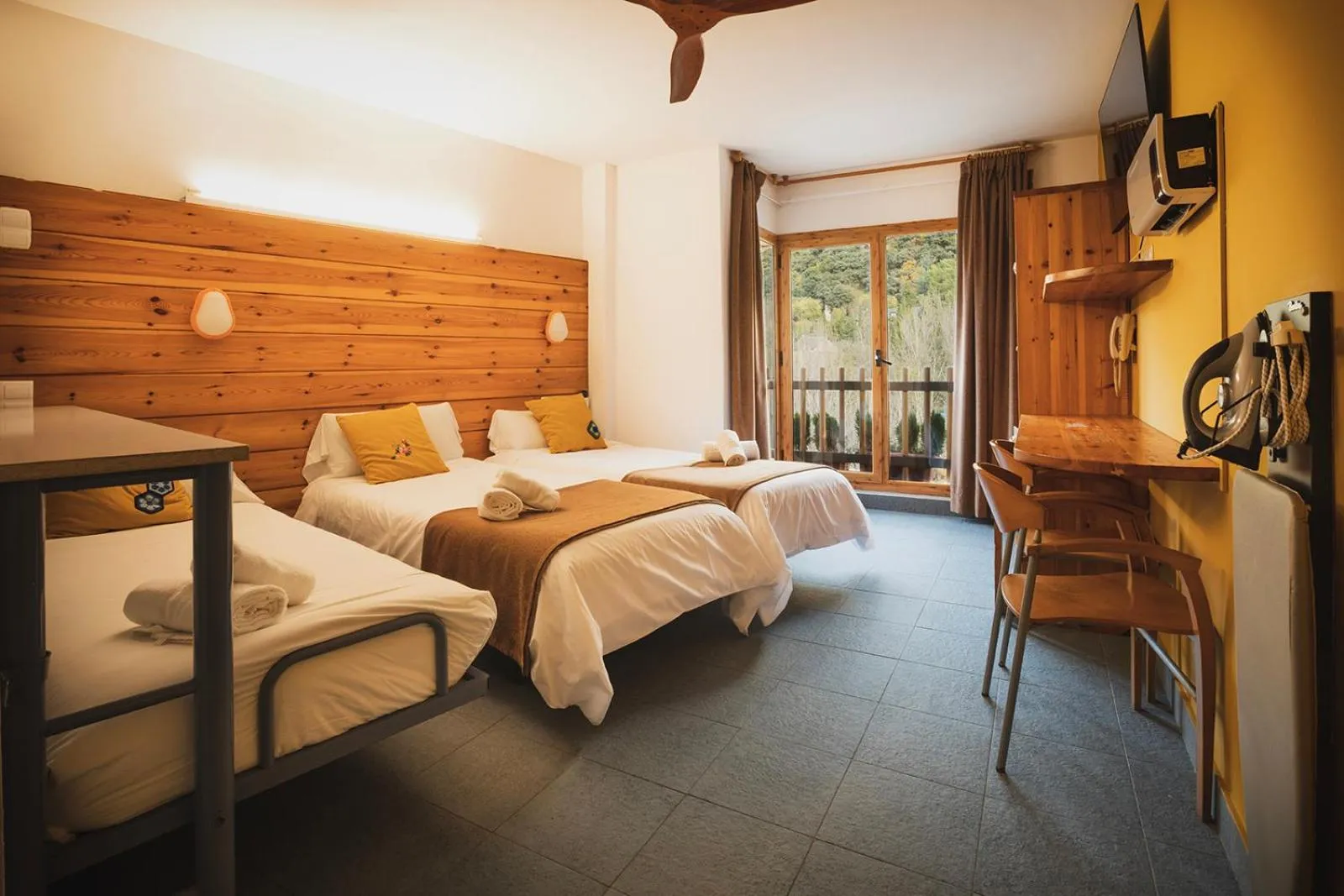 Bed in Hotel Restaurant Les Brases