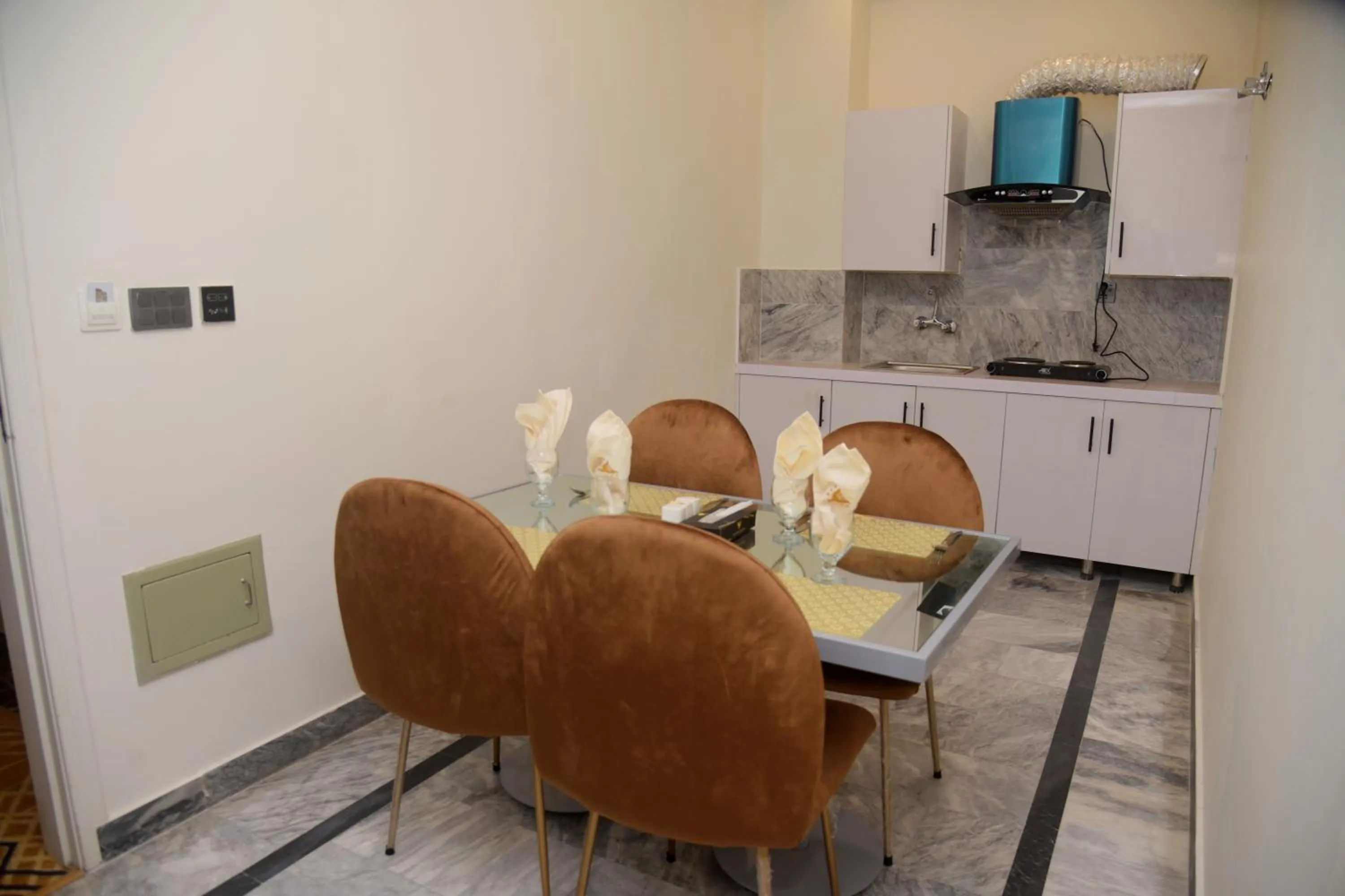 The Rich Hotel & Apartments