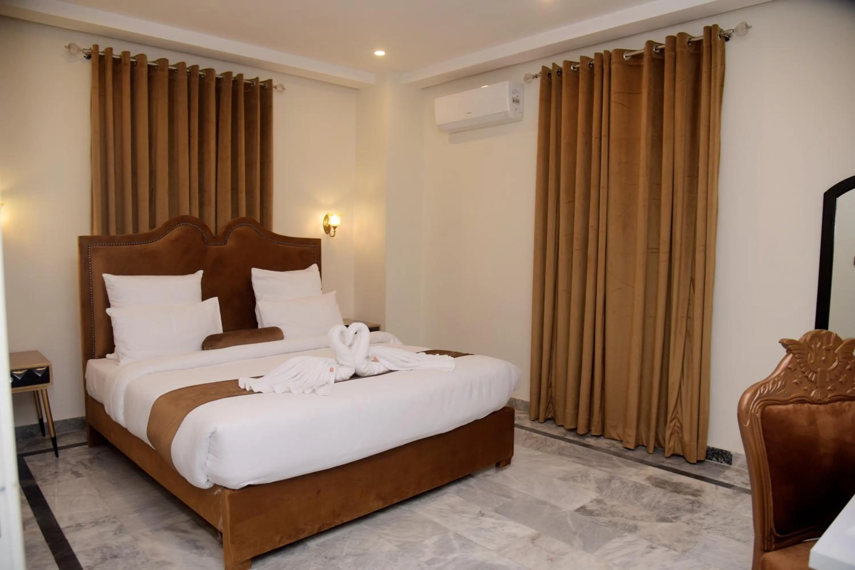 Bed in The Rich Hotel & Apartments