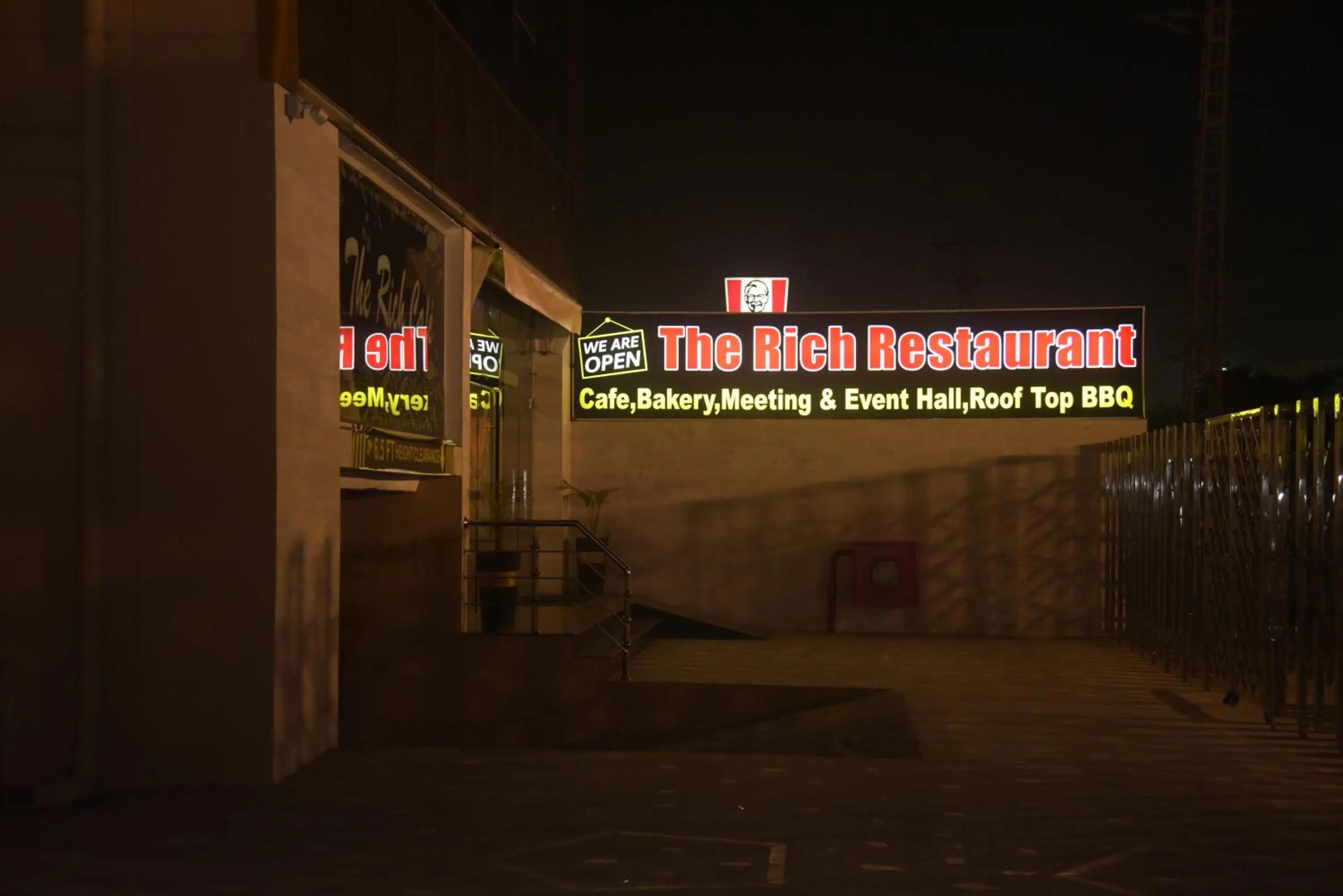 Night in The Rich Hotel & Apartments