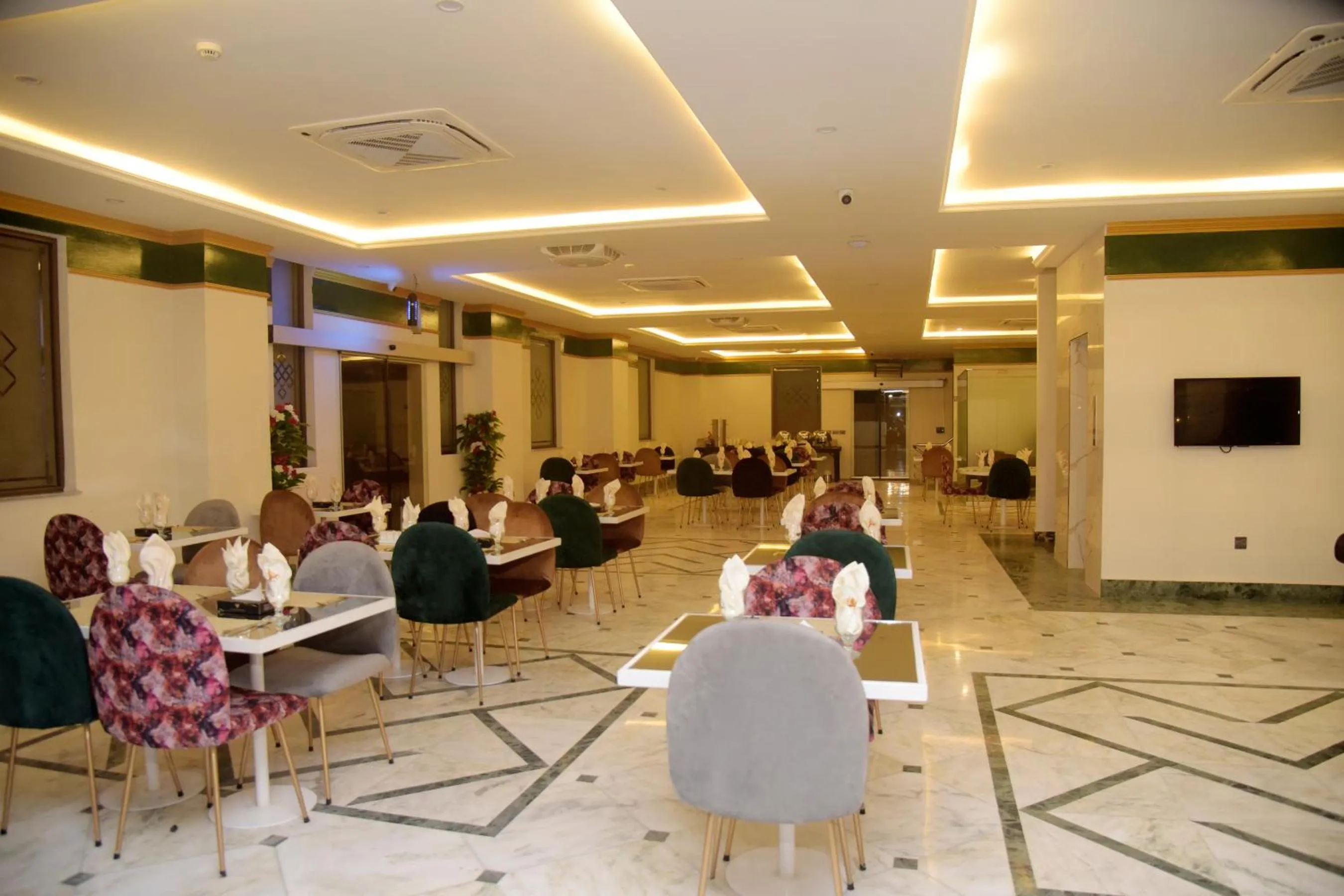Restaurant/places to eat in The Rich Hotel & Apartments