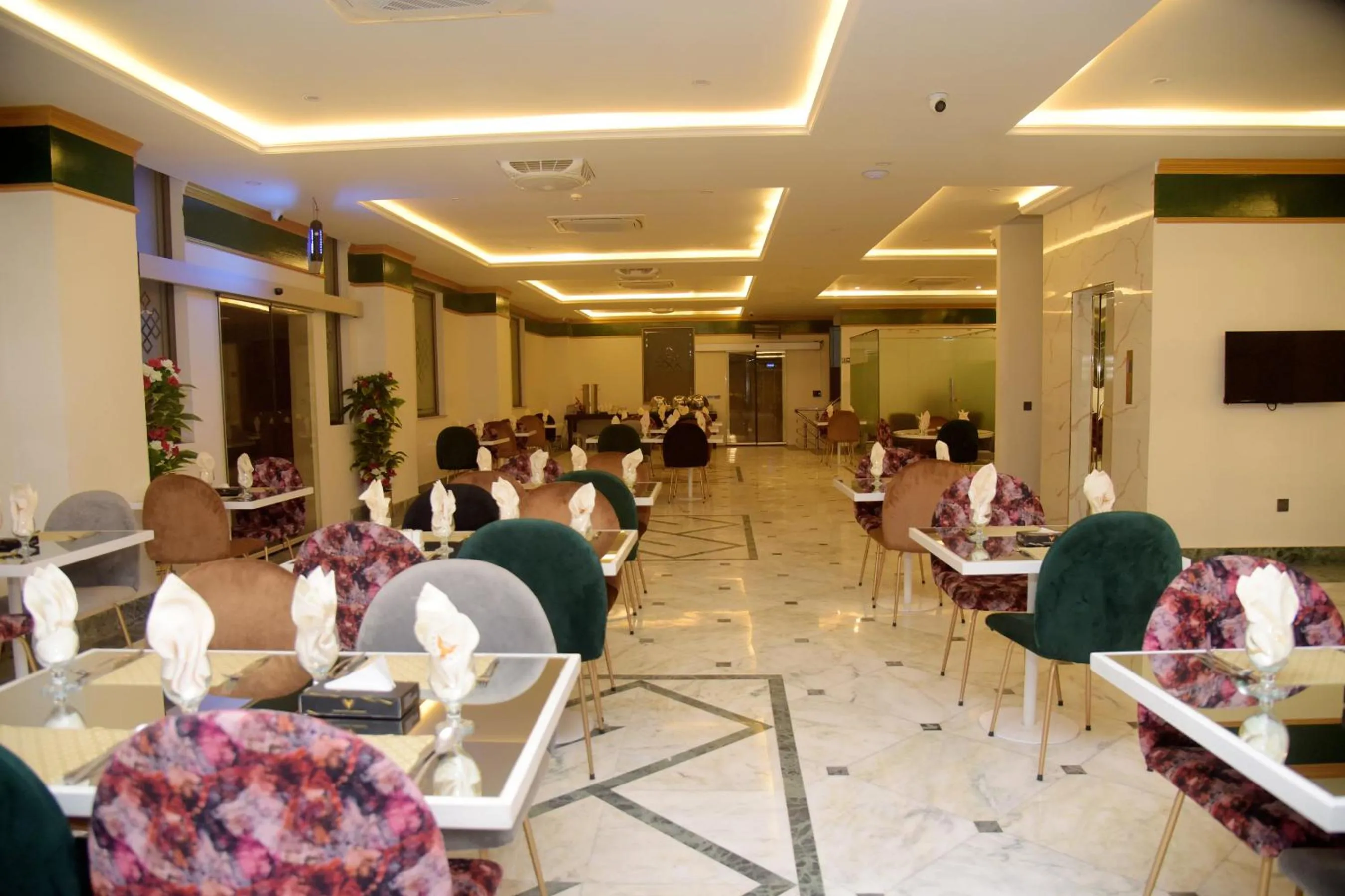 Restaurant/places to eat in The Rich Hotel & Apartments