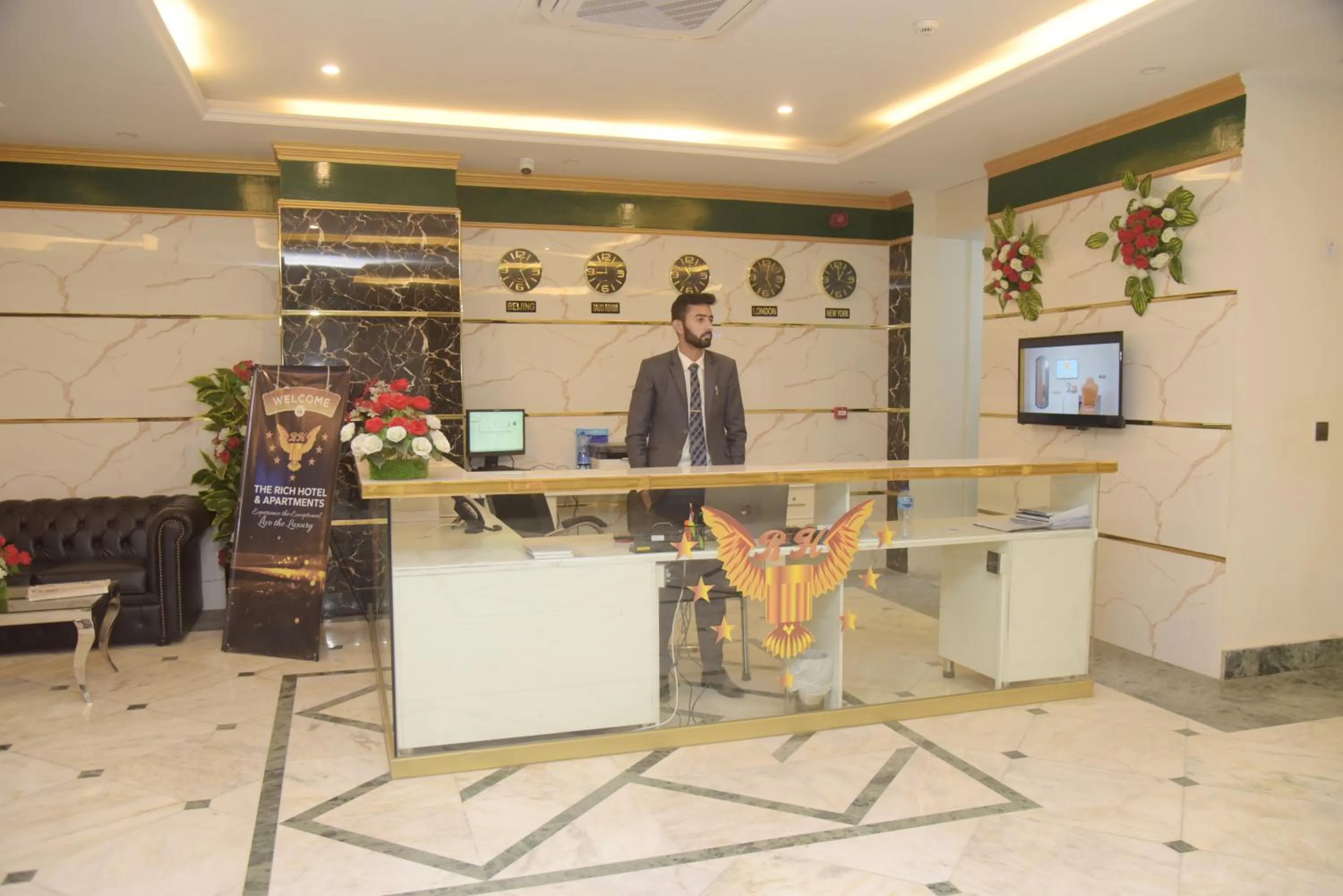 Lobby or reception in The Rich Hotel & Apartments