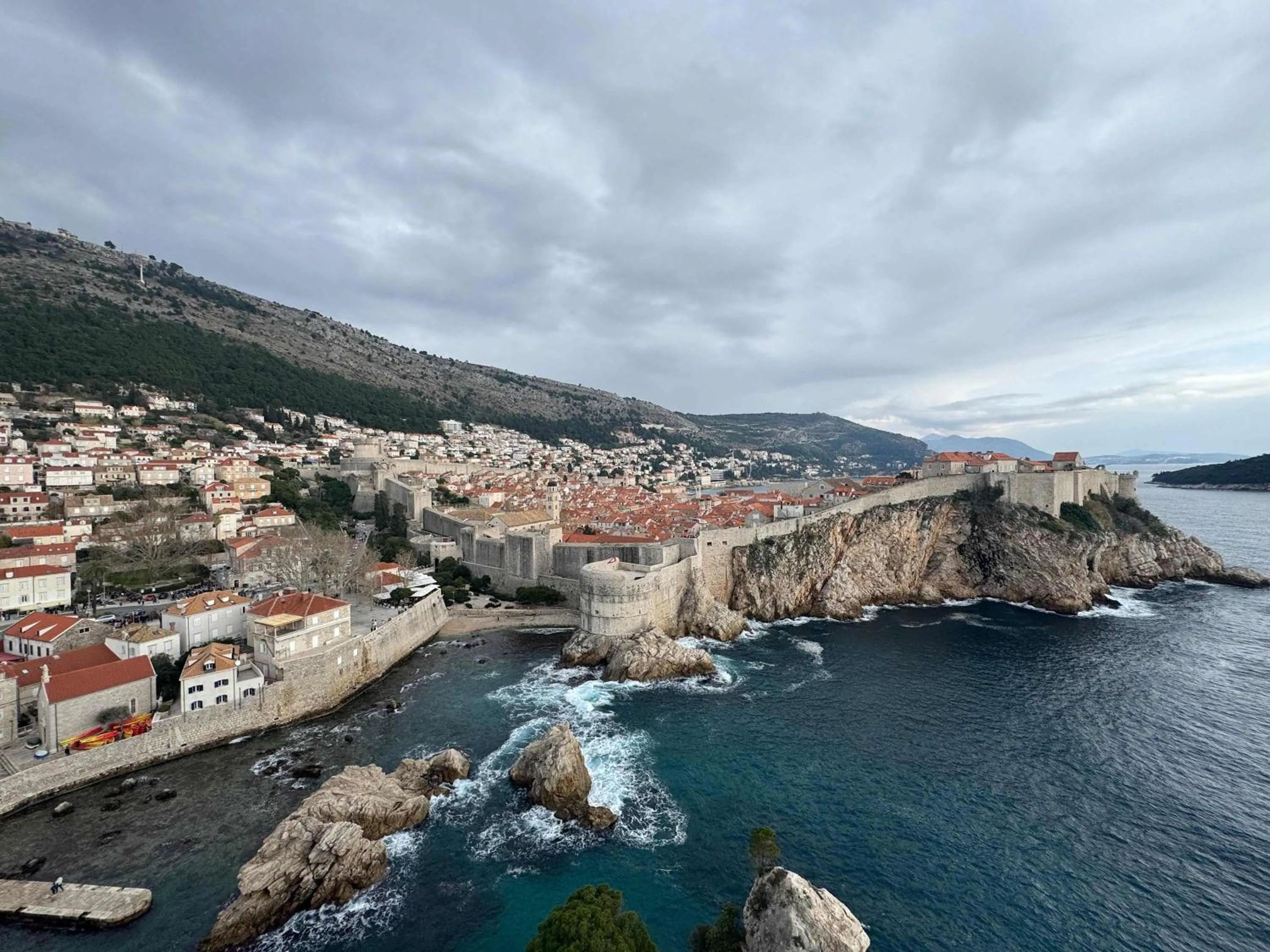 Nearby landmark in De Spot Guest House - Pile Old Town Gate
