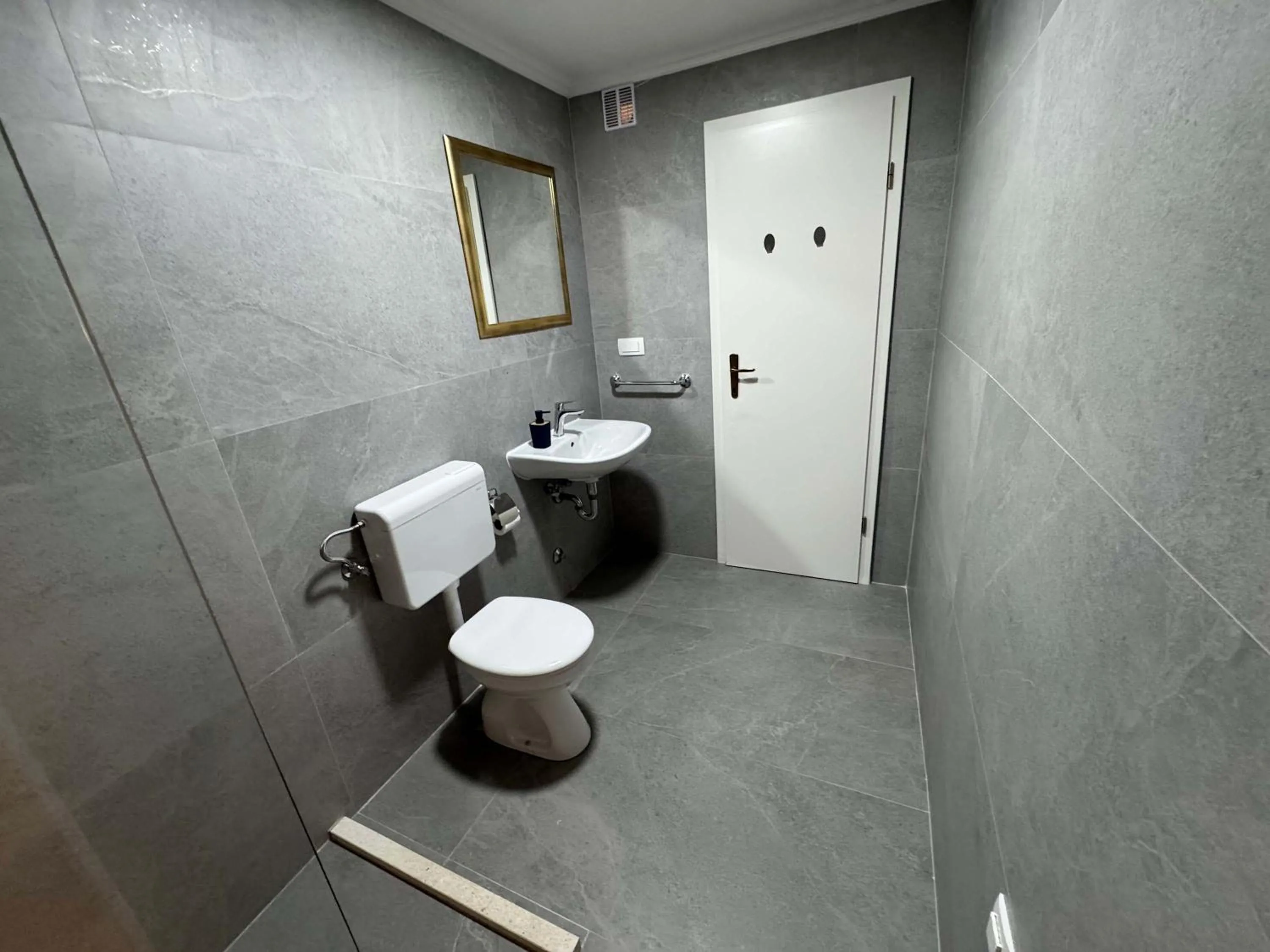 Shower in De Spot Guest House - Pile Old Town Gate