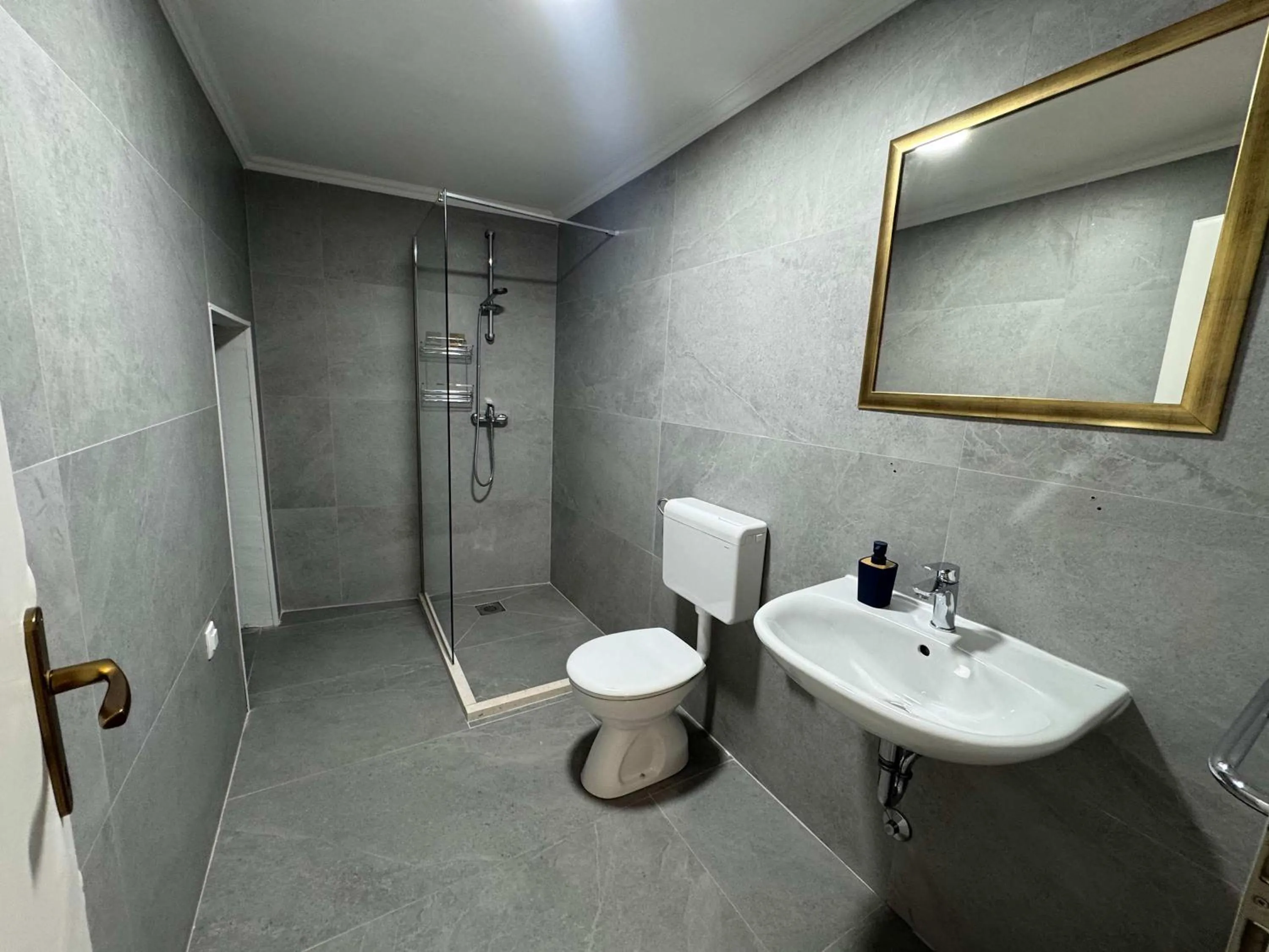 Shower in De Spot Guest House - Pile Old Town Gate