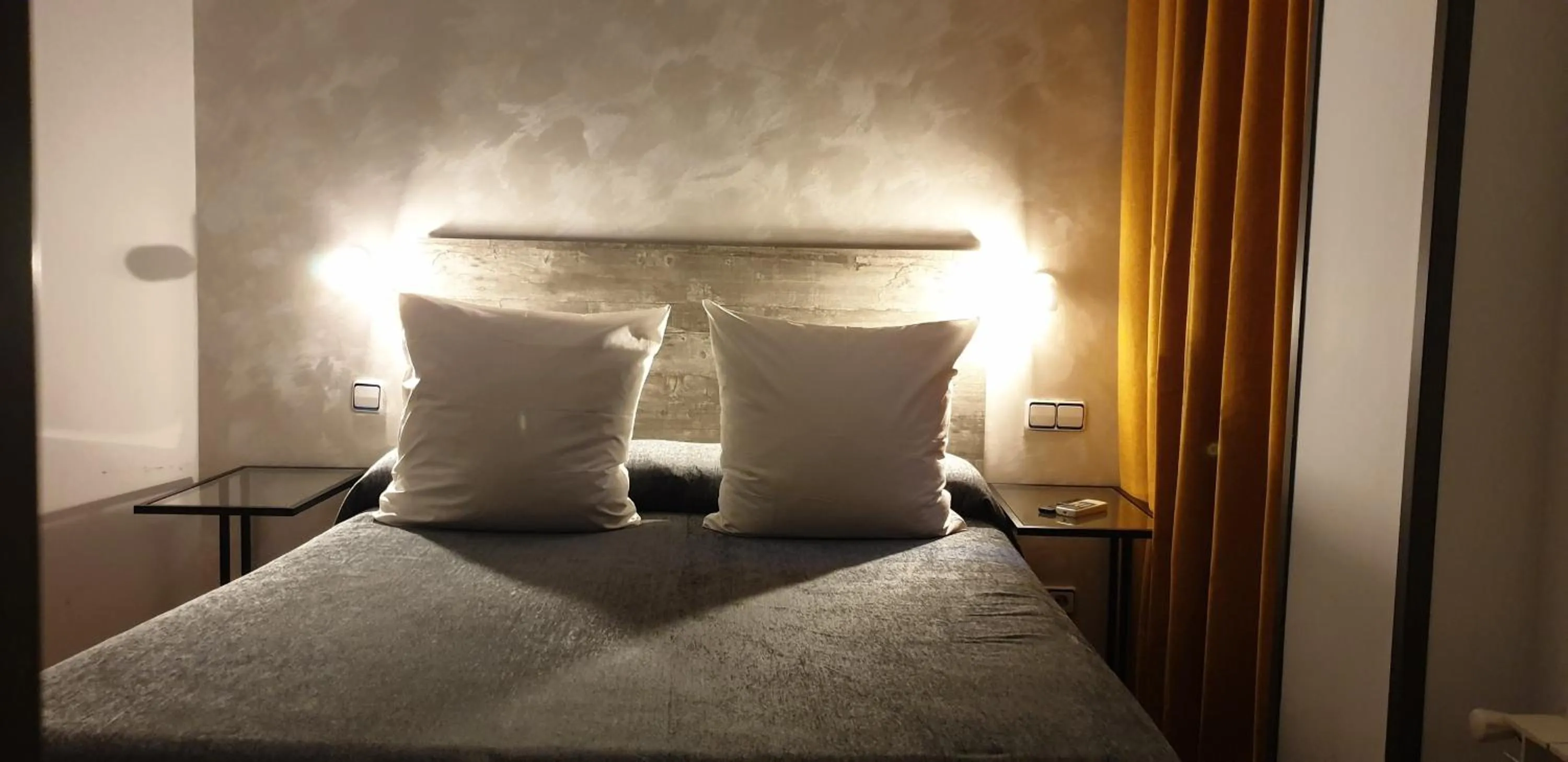 Bed in Hostal Las Fuentes