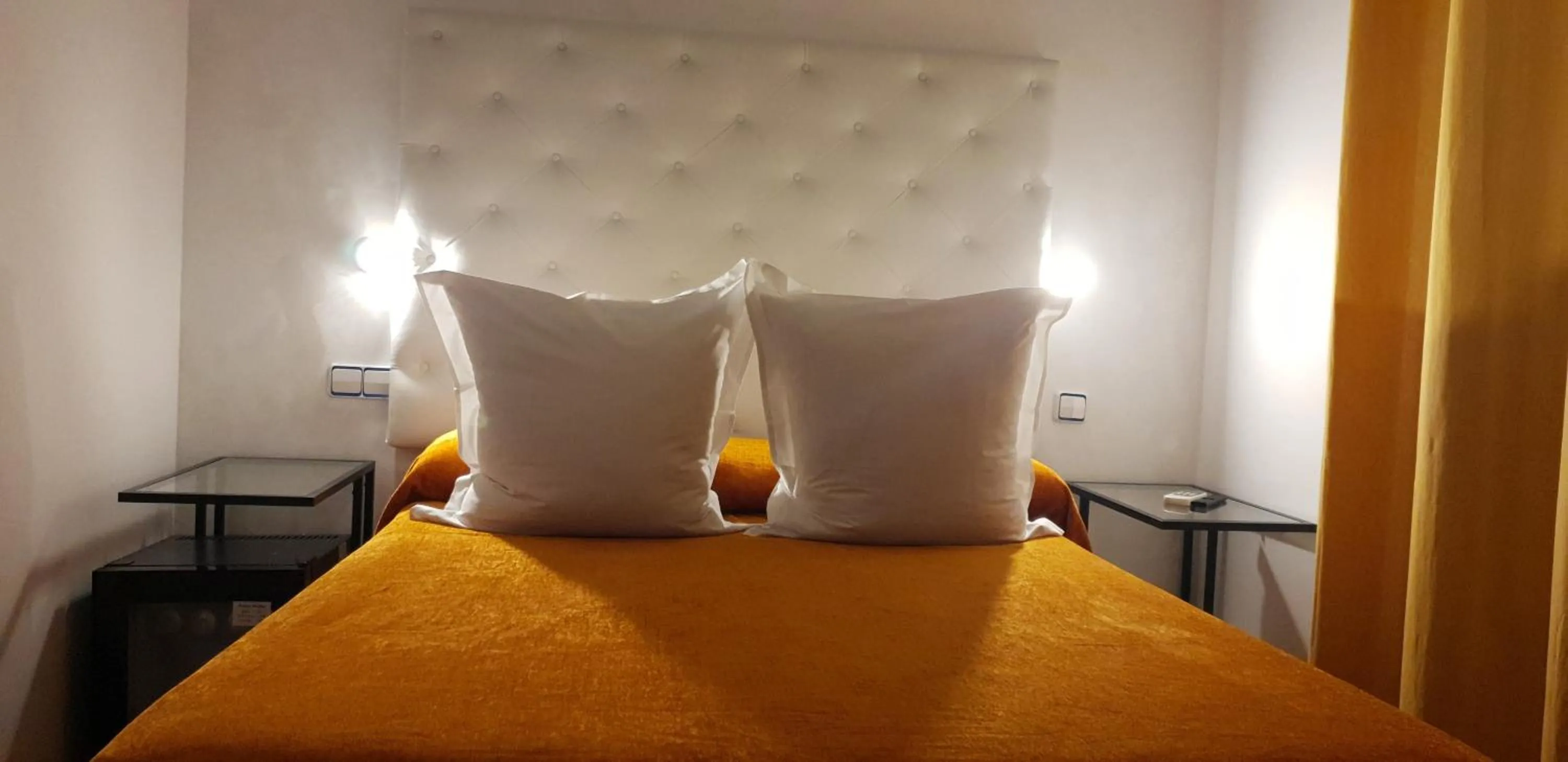 Bed in Hostal Las Fuentes