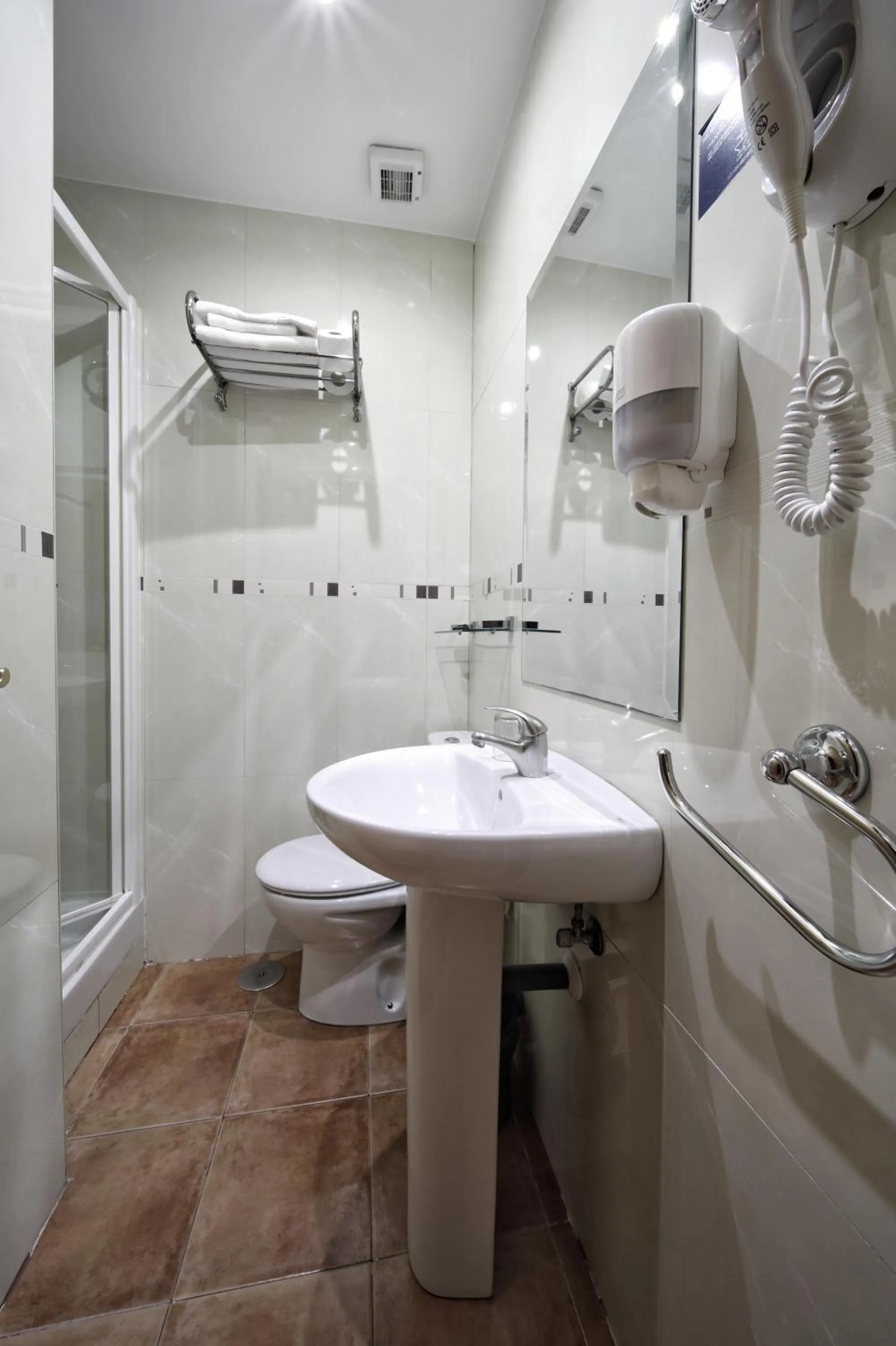 Shower in Hostal Las Fuentes