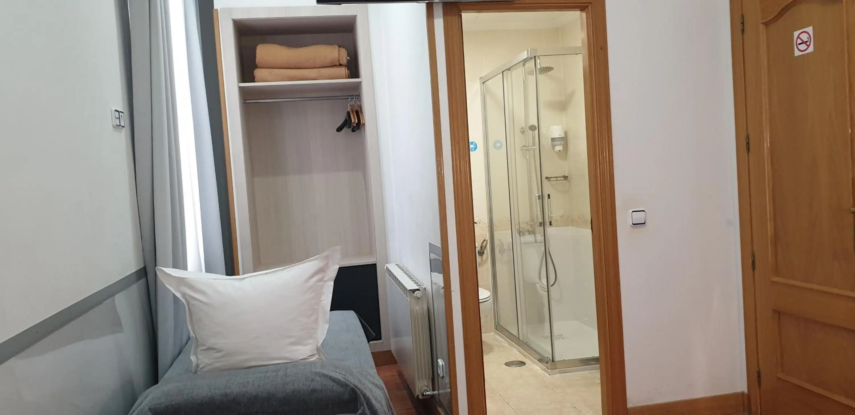 Photo of the whole room in Hostal Las Fuentes