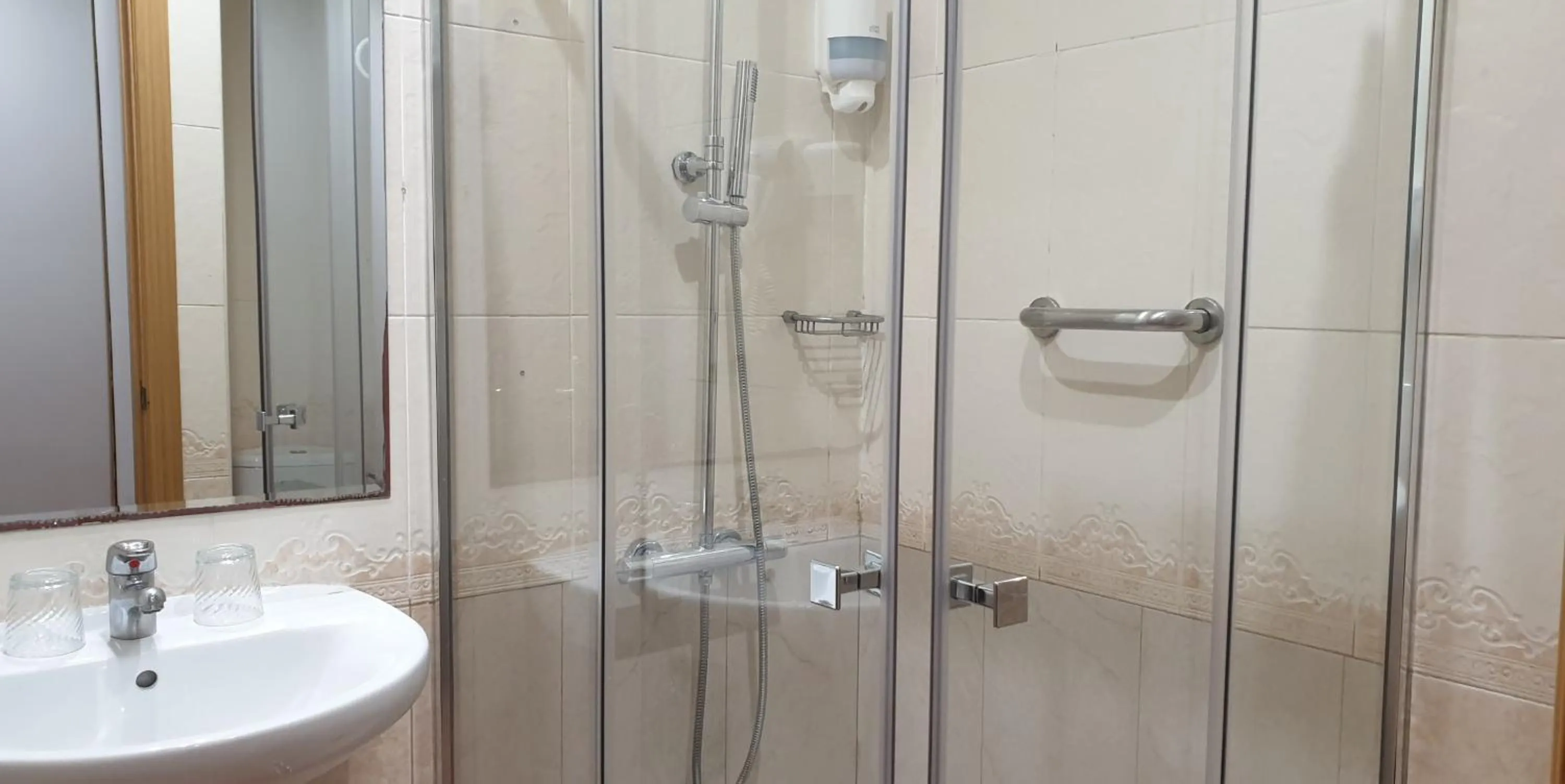 Shower in Hostal Las Fuentes