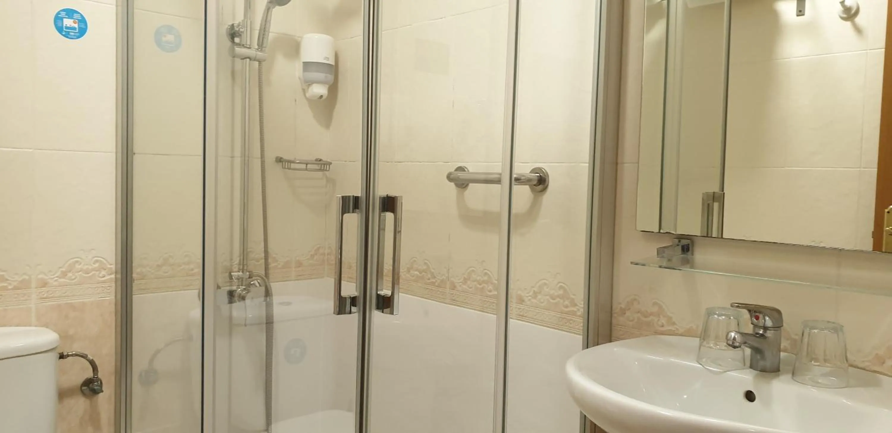 Shower in Hostal Las Fuentes