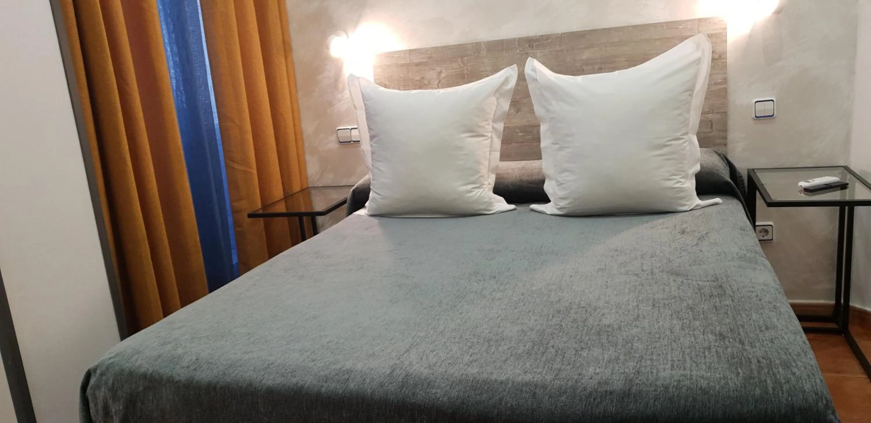 Bed in Hostal Las Fuentes