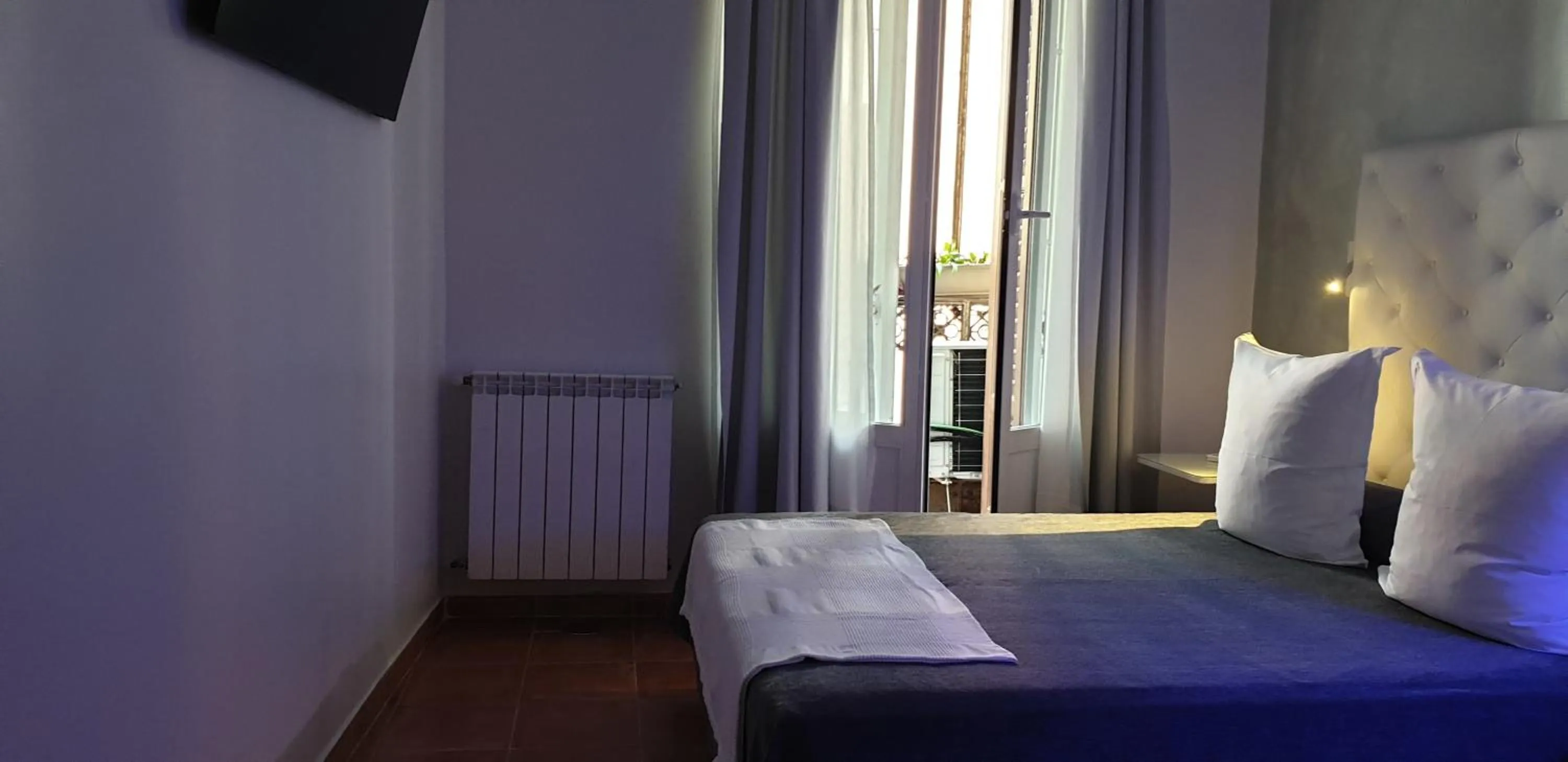 Bed in Hostal Las Fuentes