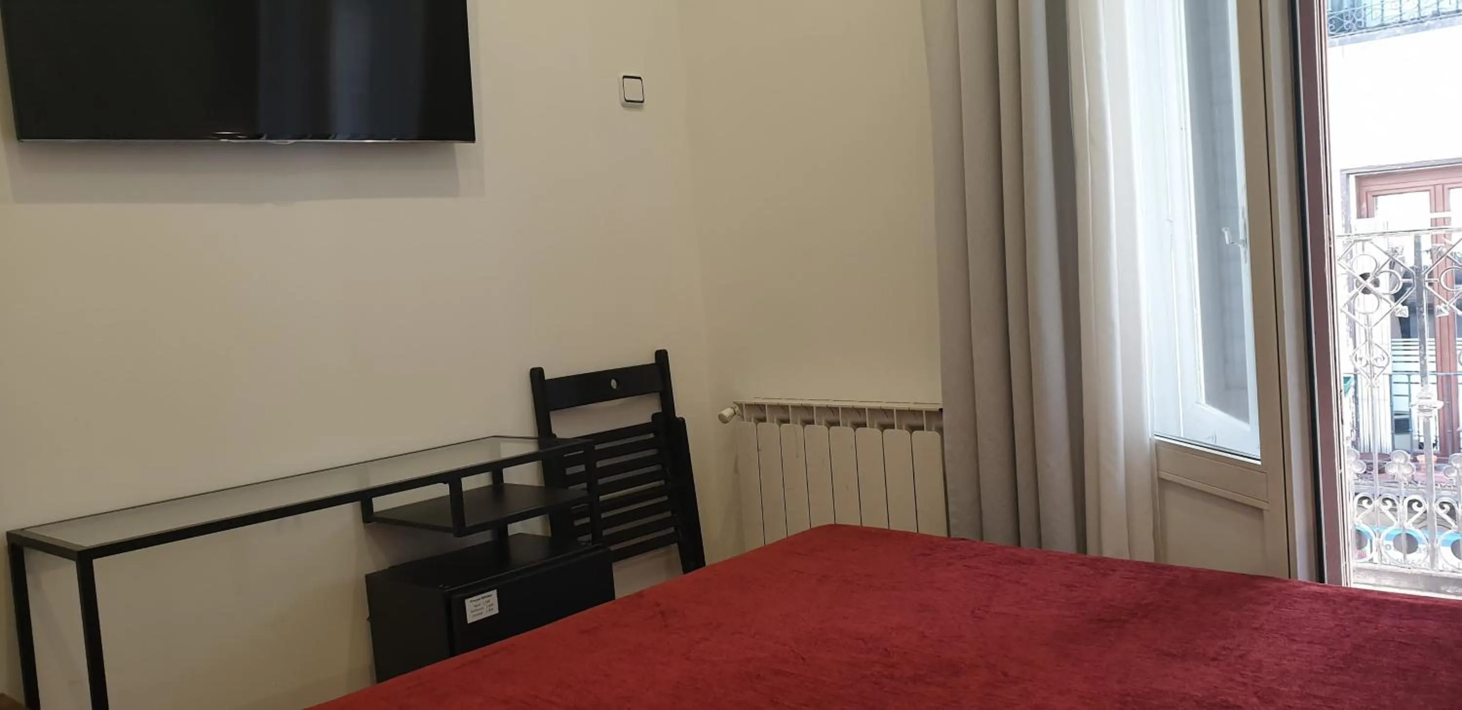 TV and multimedia, Bed in Hostal Las Fuentes