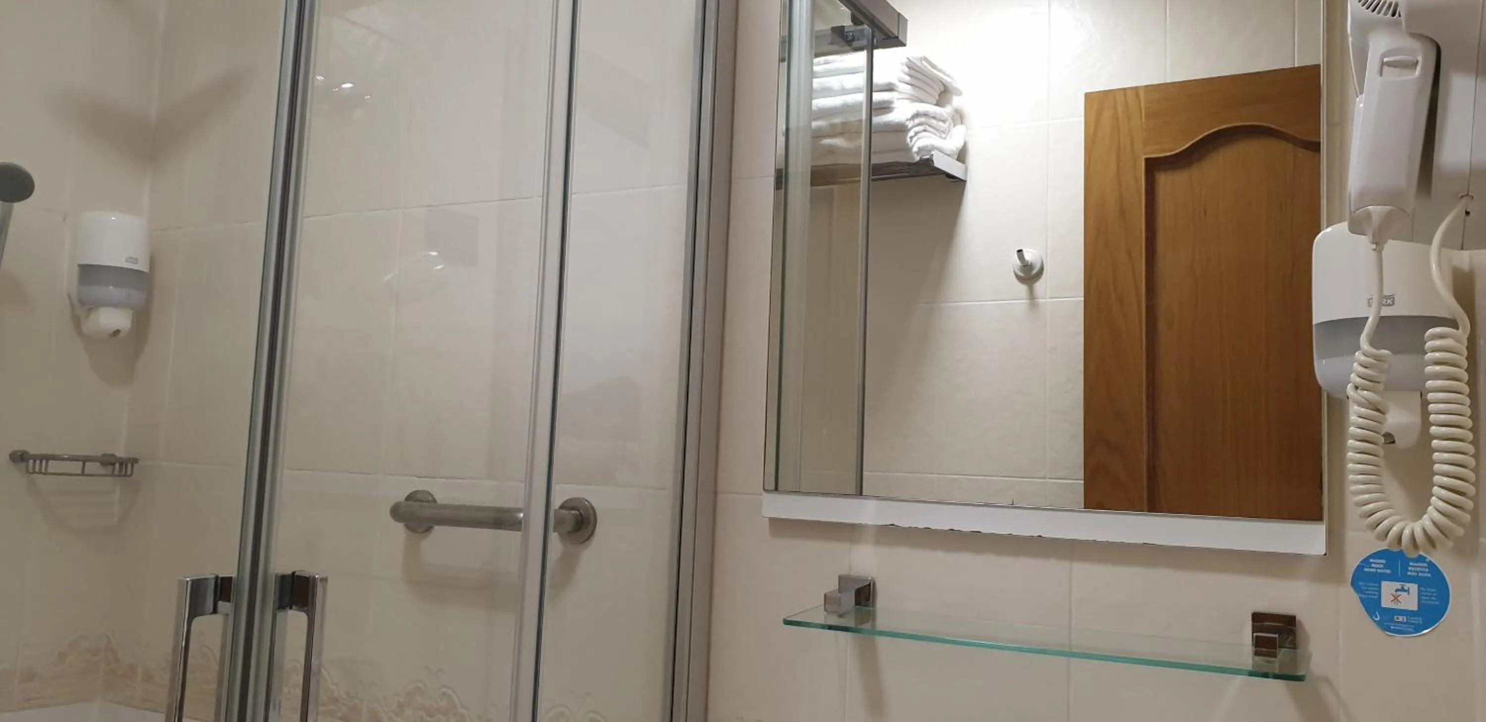 Shower in Hostal Las Fuentes