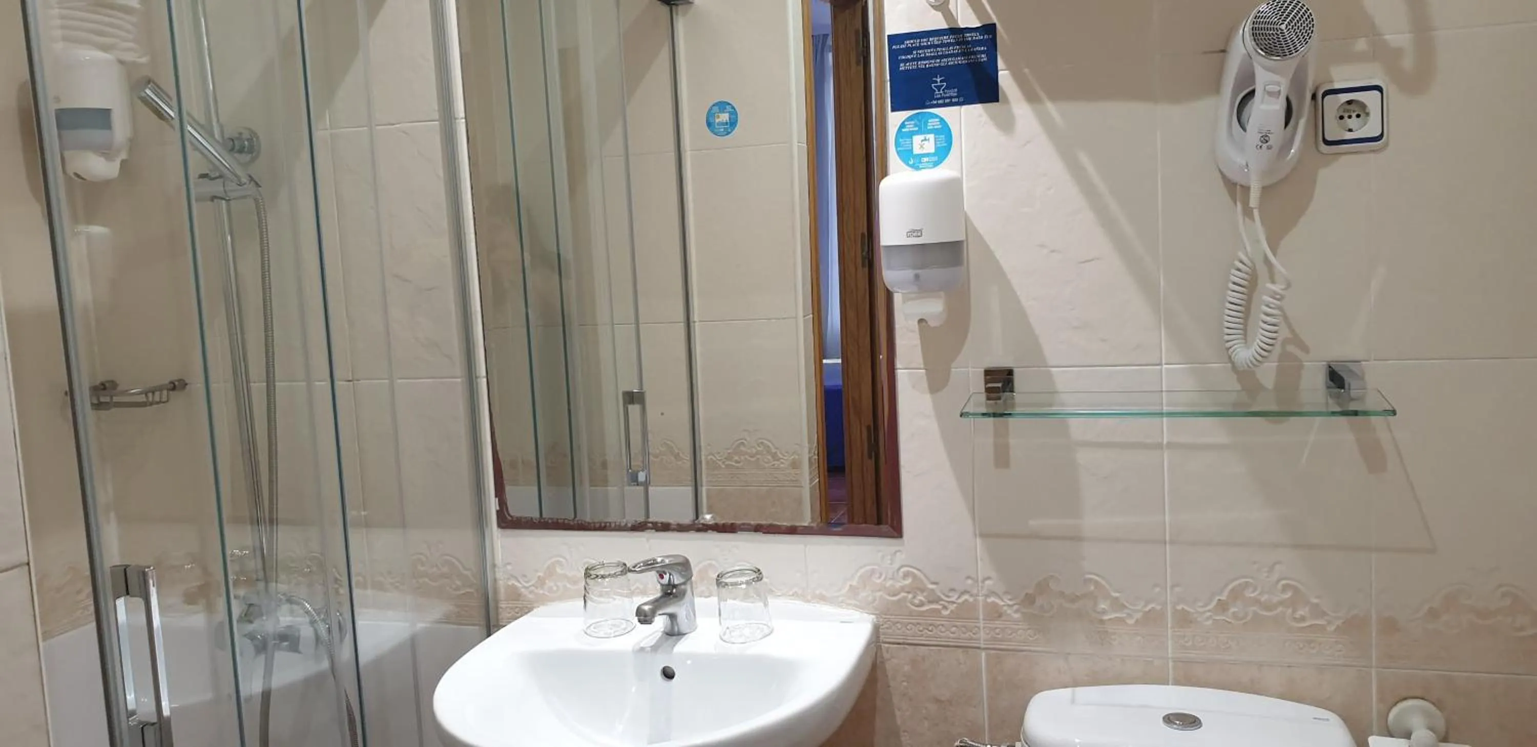 Bathroom in Hostal Las Fuentes