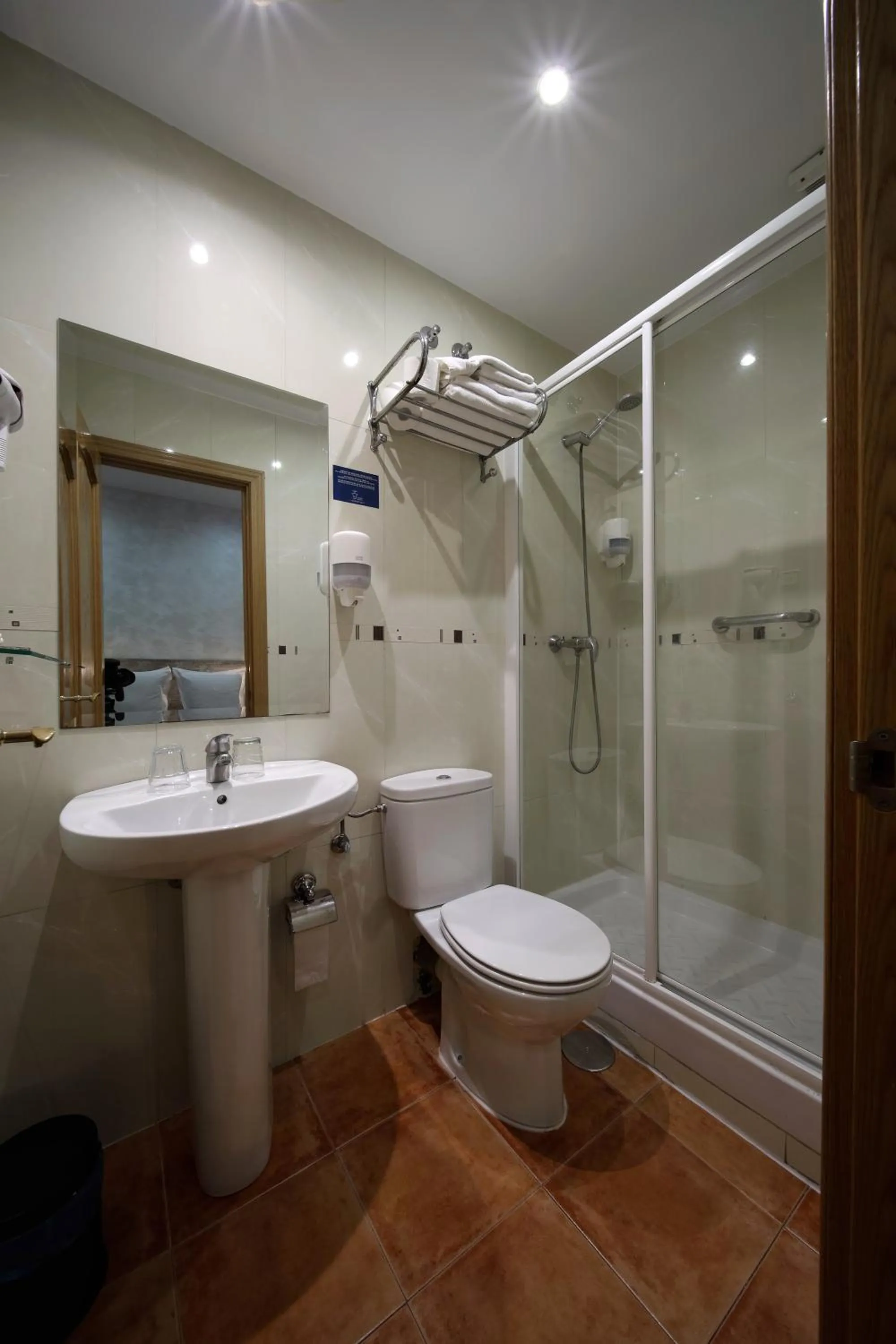 Shower in Hostal Las Fuentes