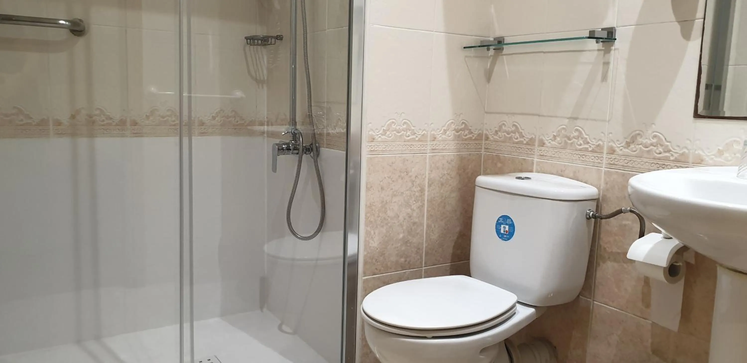 Shower in Hostal Las Fuentes