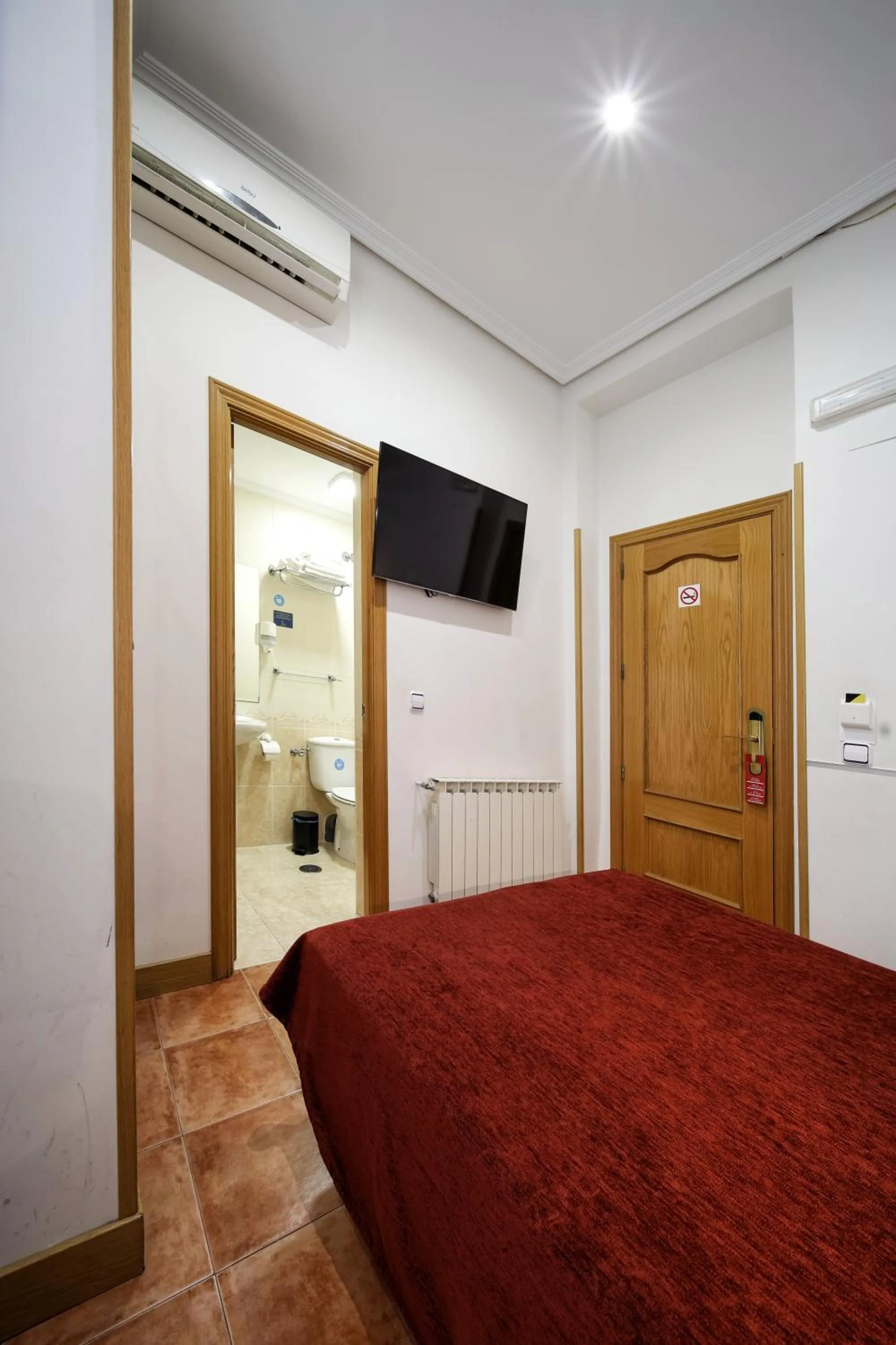 Bed in Hostal Las Fuentes