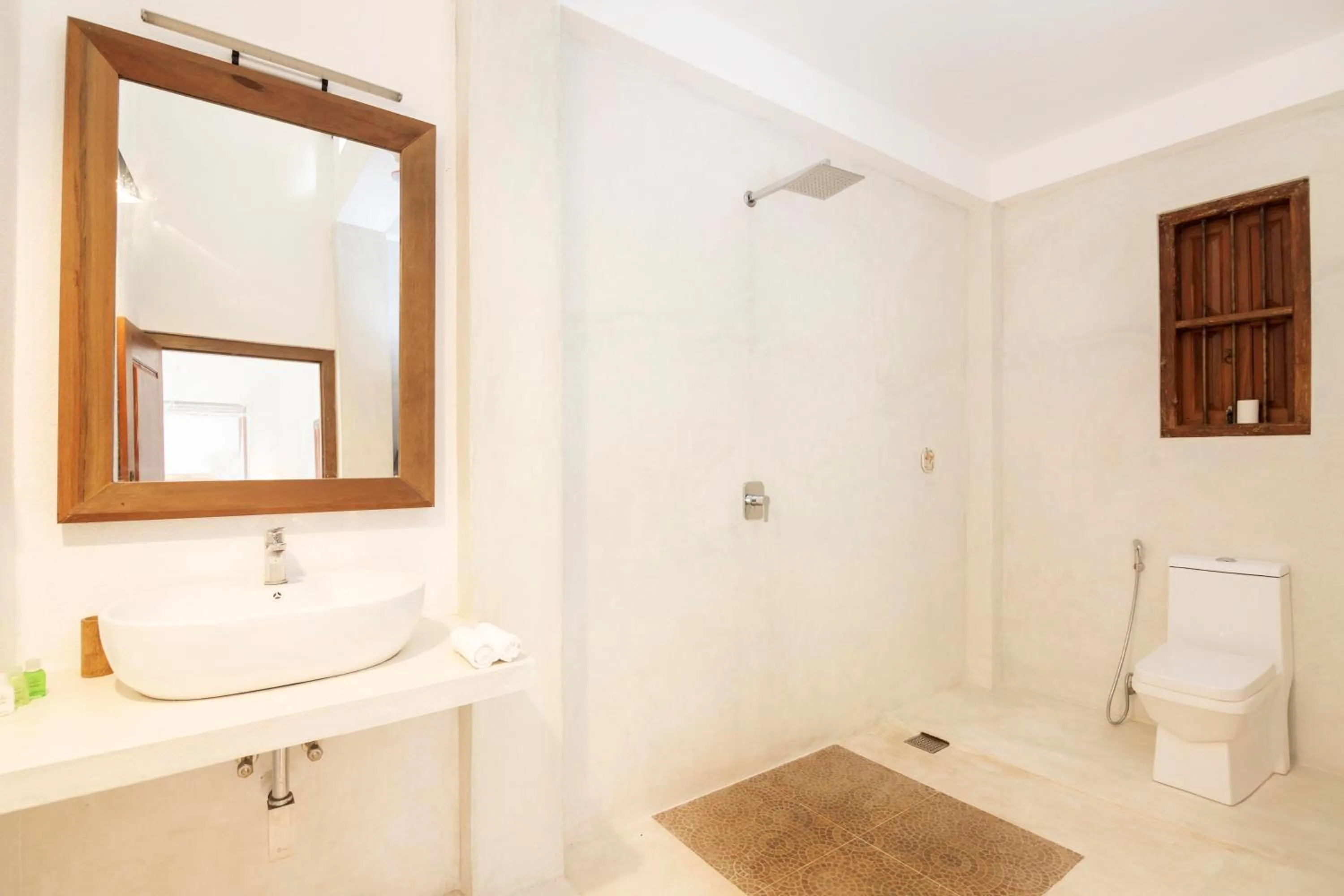 Shower in Halcyon Galle