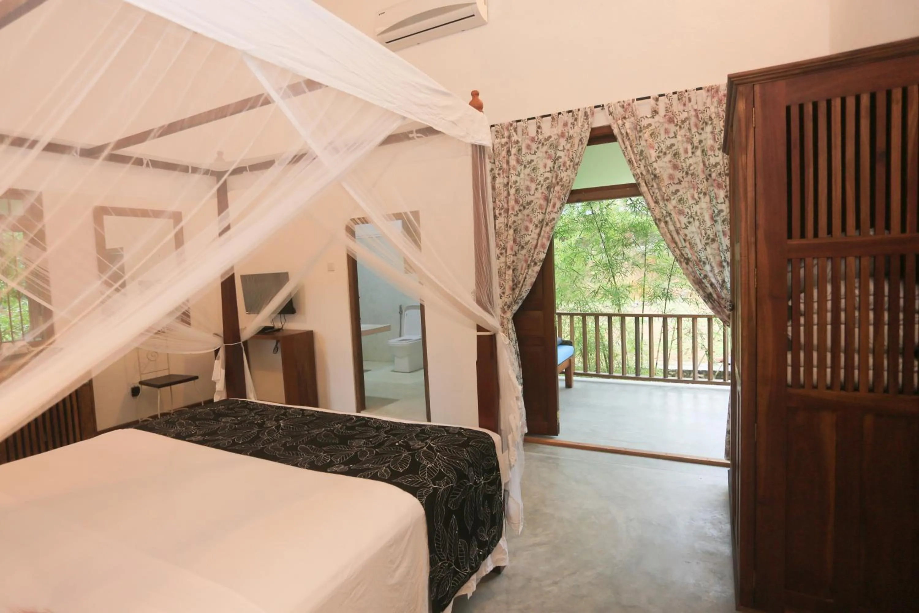 Photo of the whole room, Bed in Halcyon Galle