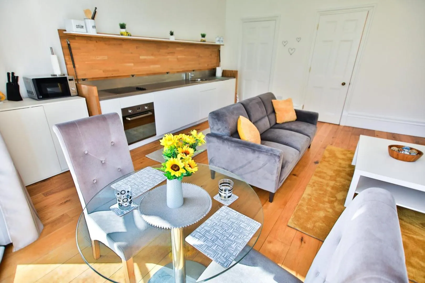 Kitchen or kitchenette in 40b Wellington Suites