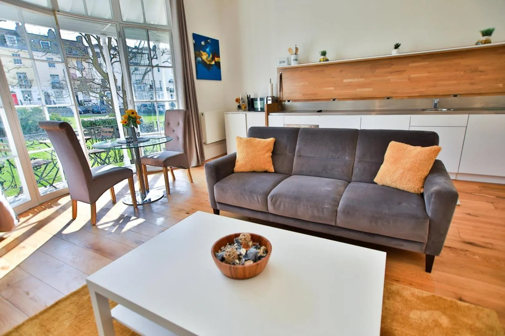 Kitchen or kitchenette in 40b Wellington Suites