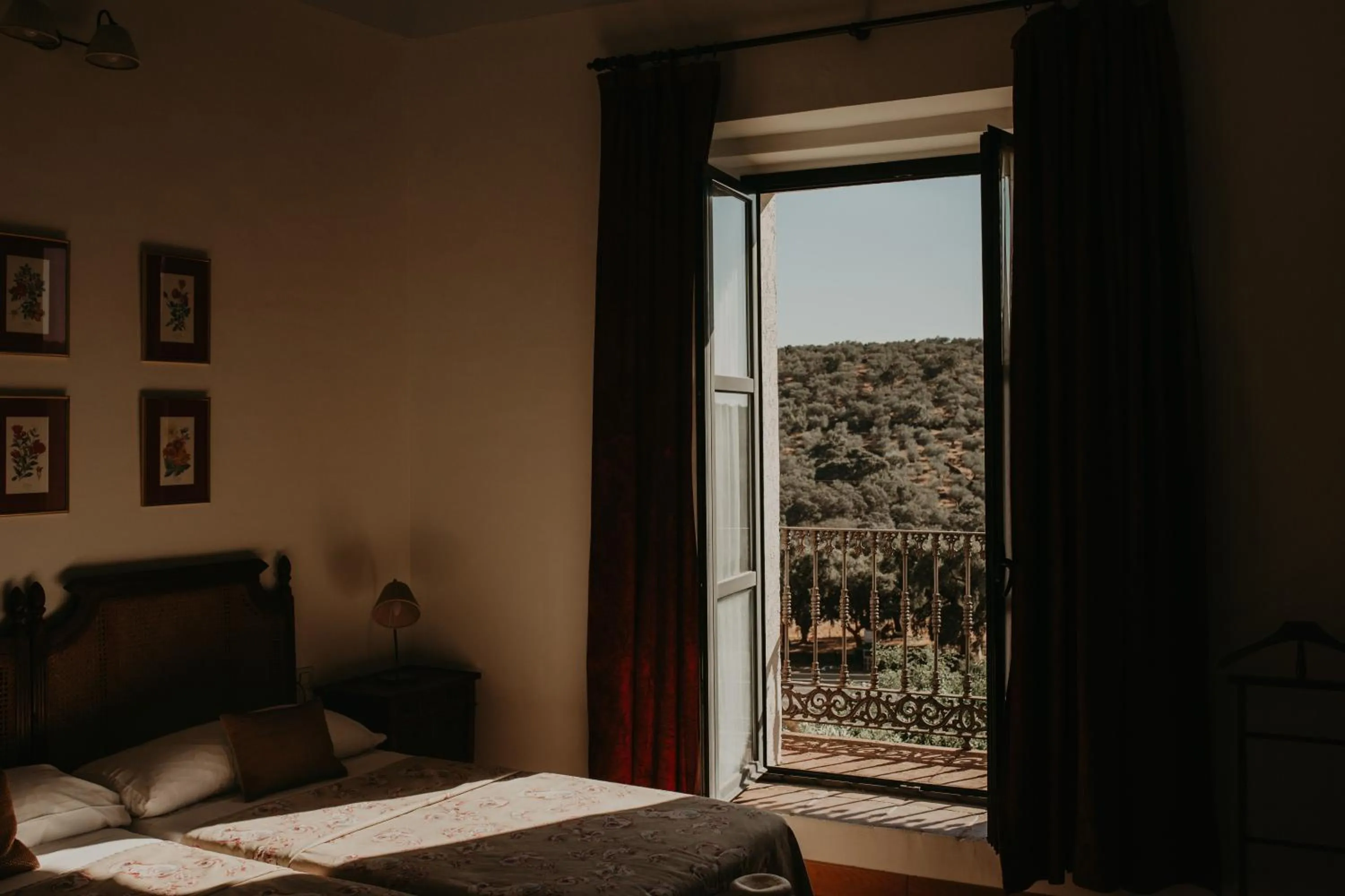 Bed in Hotel Posada de Valdezufre