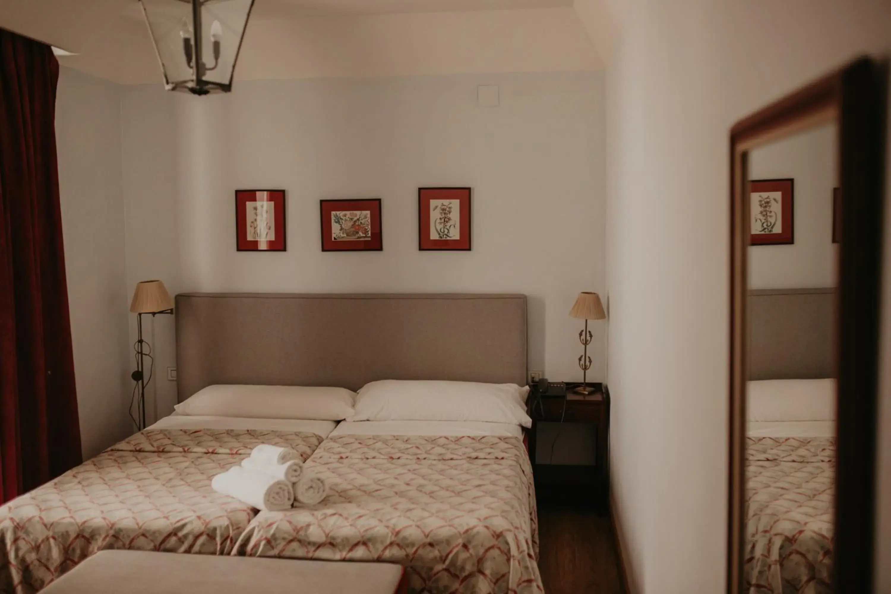 Twin Room in Hotel Posada de Valdezufre Twin Room in Hotel Posada de Valdezufre