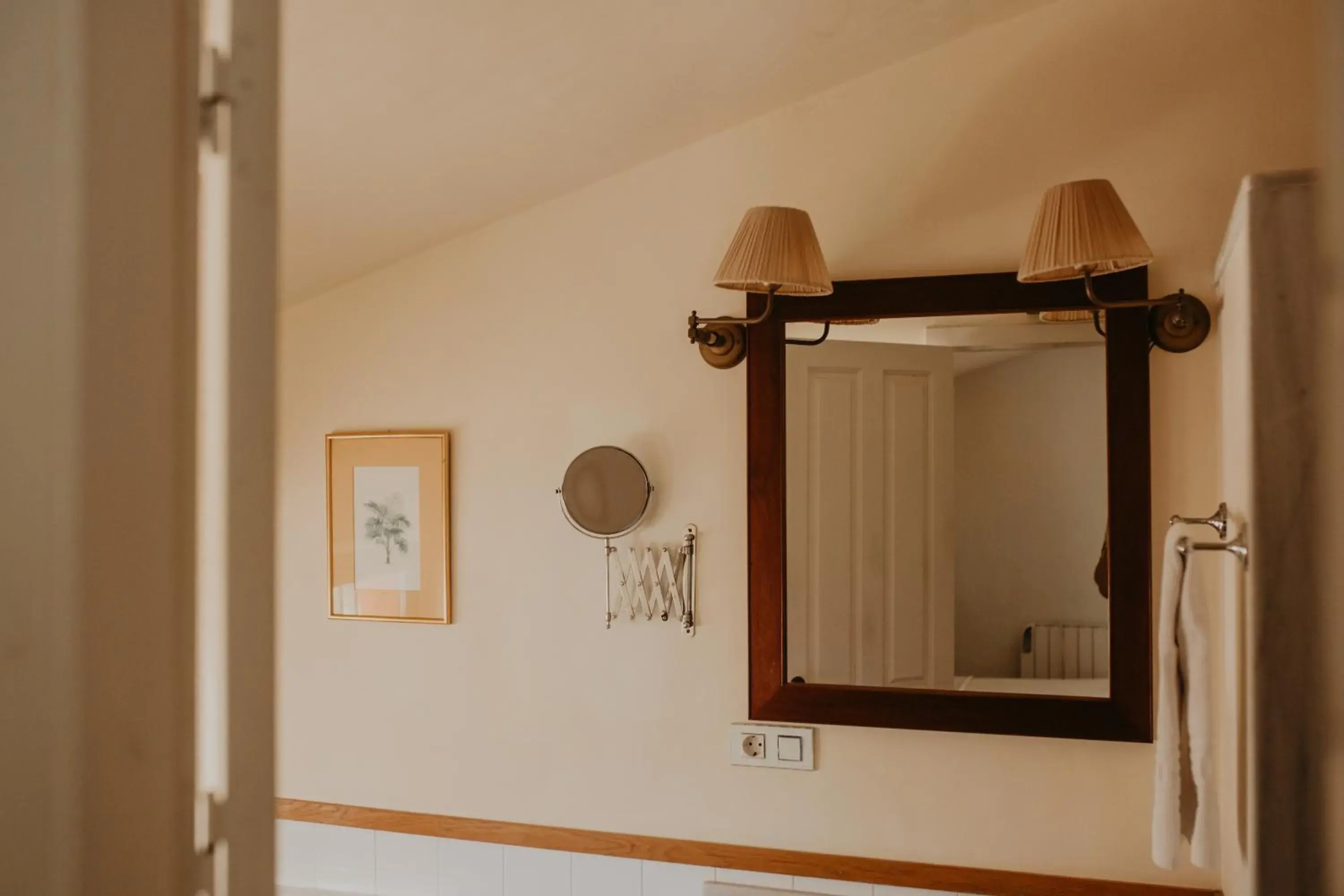 Triple Room in Hotel Posada de Valdezufre Triple Room in Hotel Posada de Valdezufre