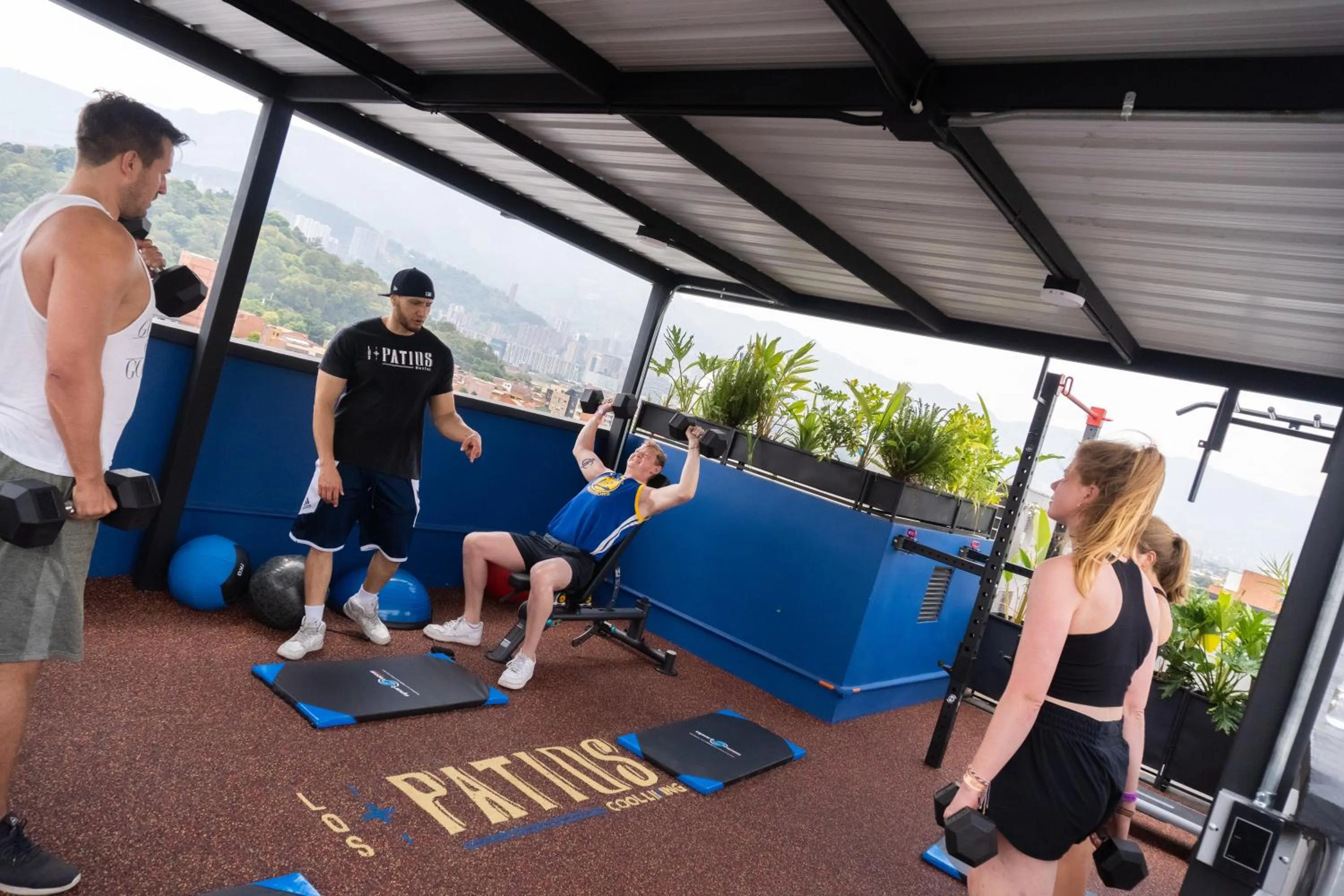 People in Los Patios Cool Living