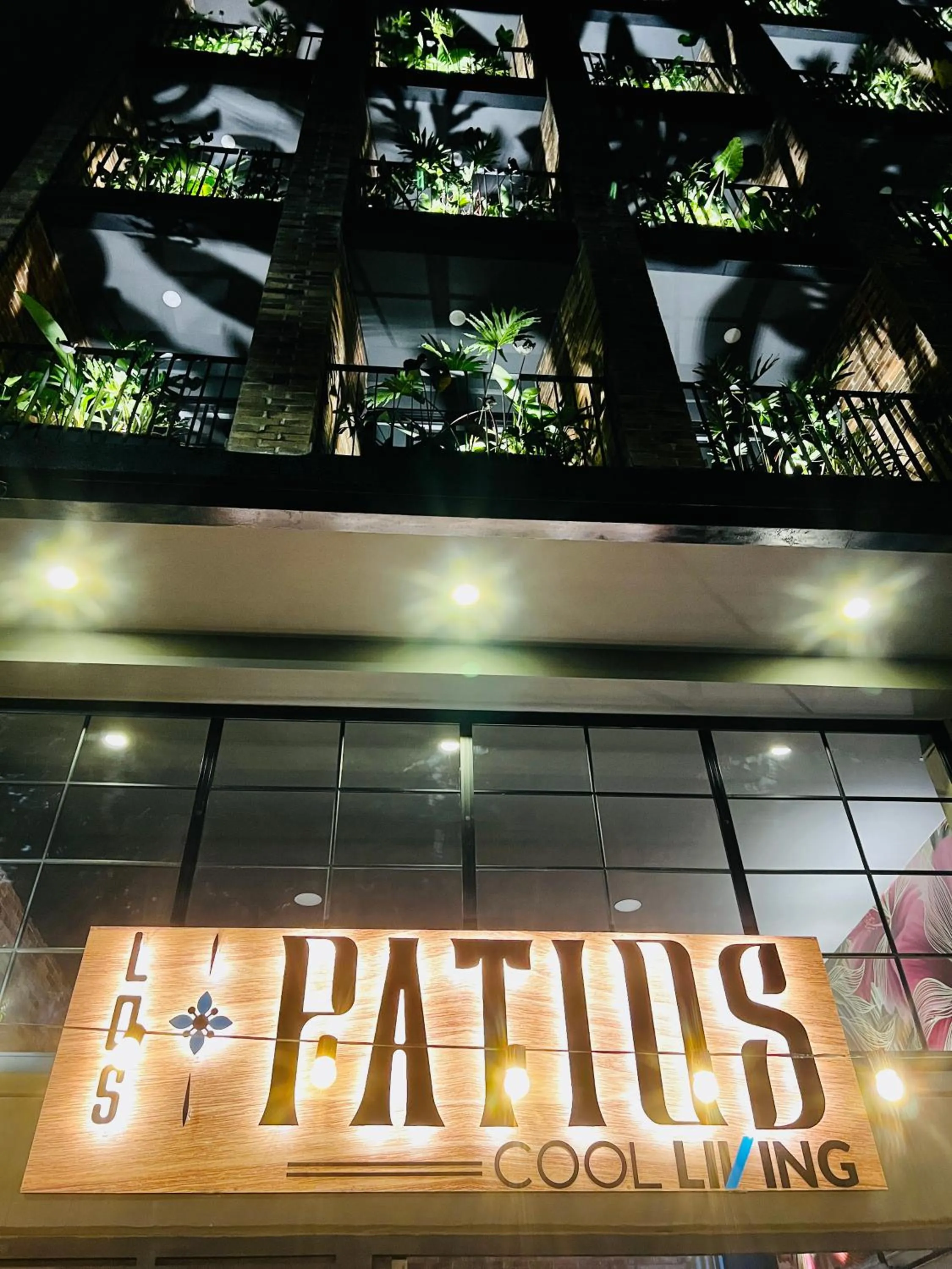 Property logo or sign in Los Patios Cool Living