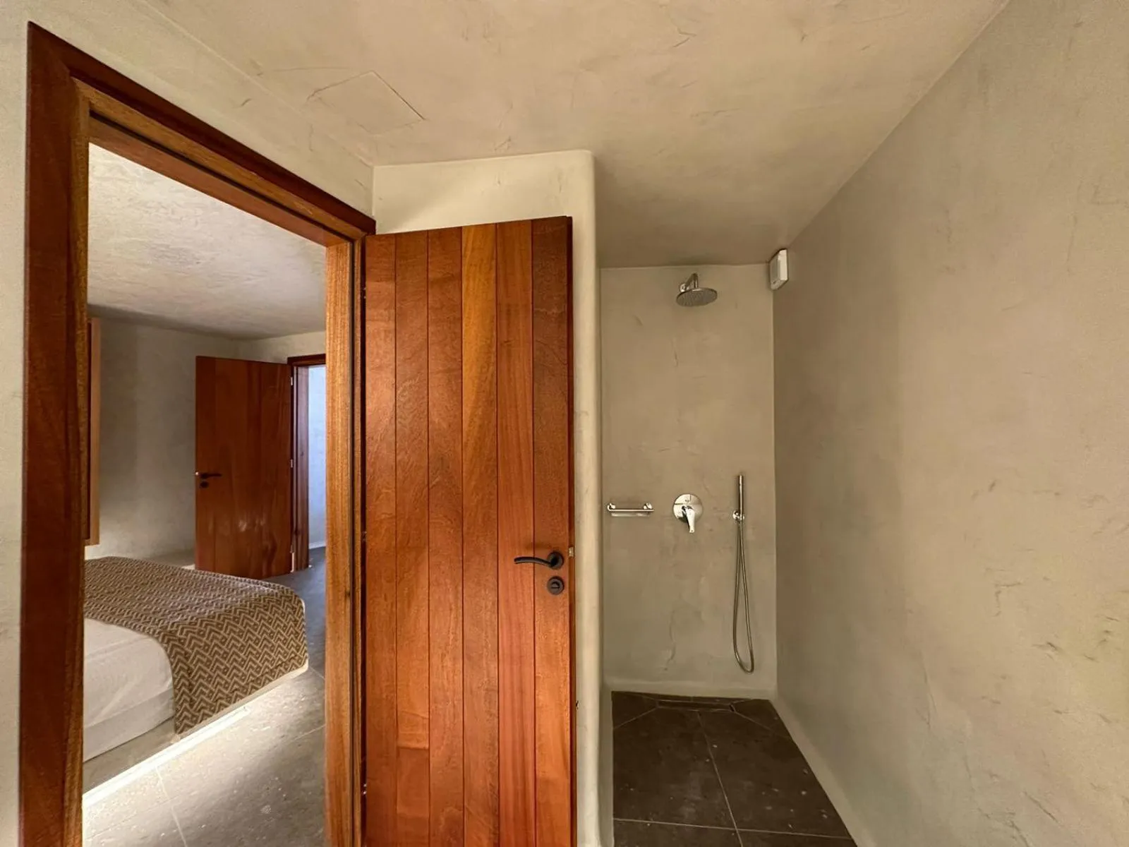 Bathroom, Bed in Victoria Caves