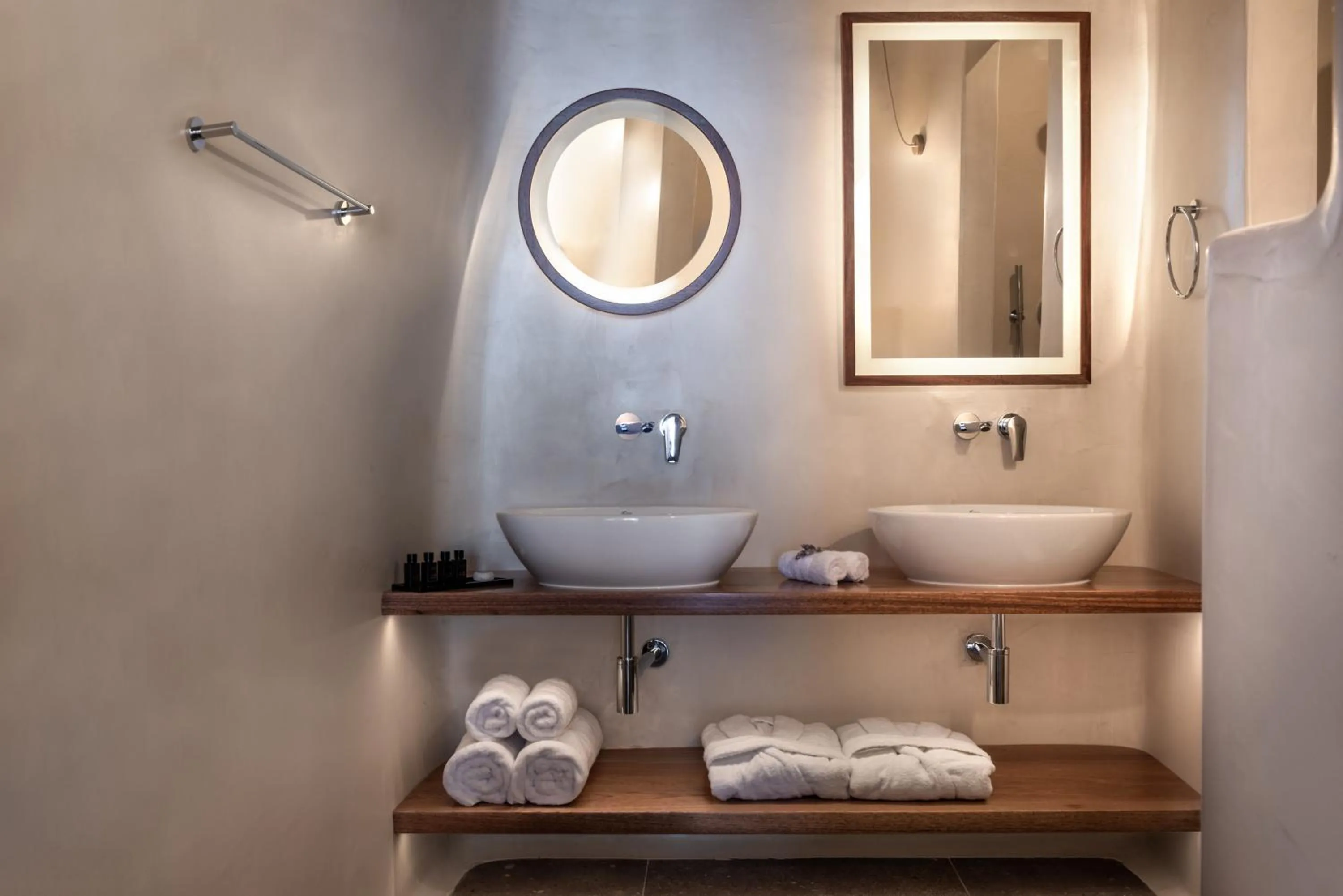 Bathroom in Victoria Caves