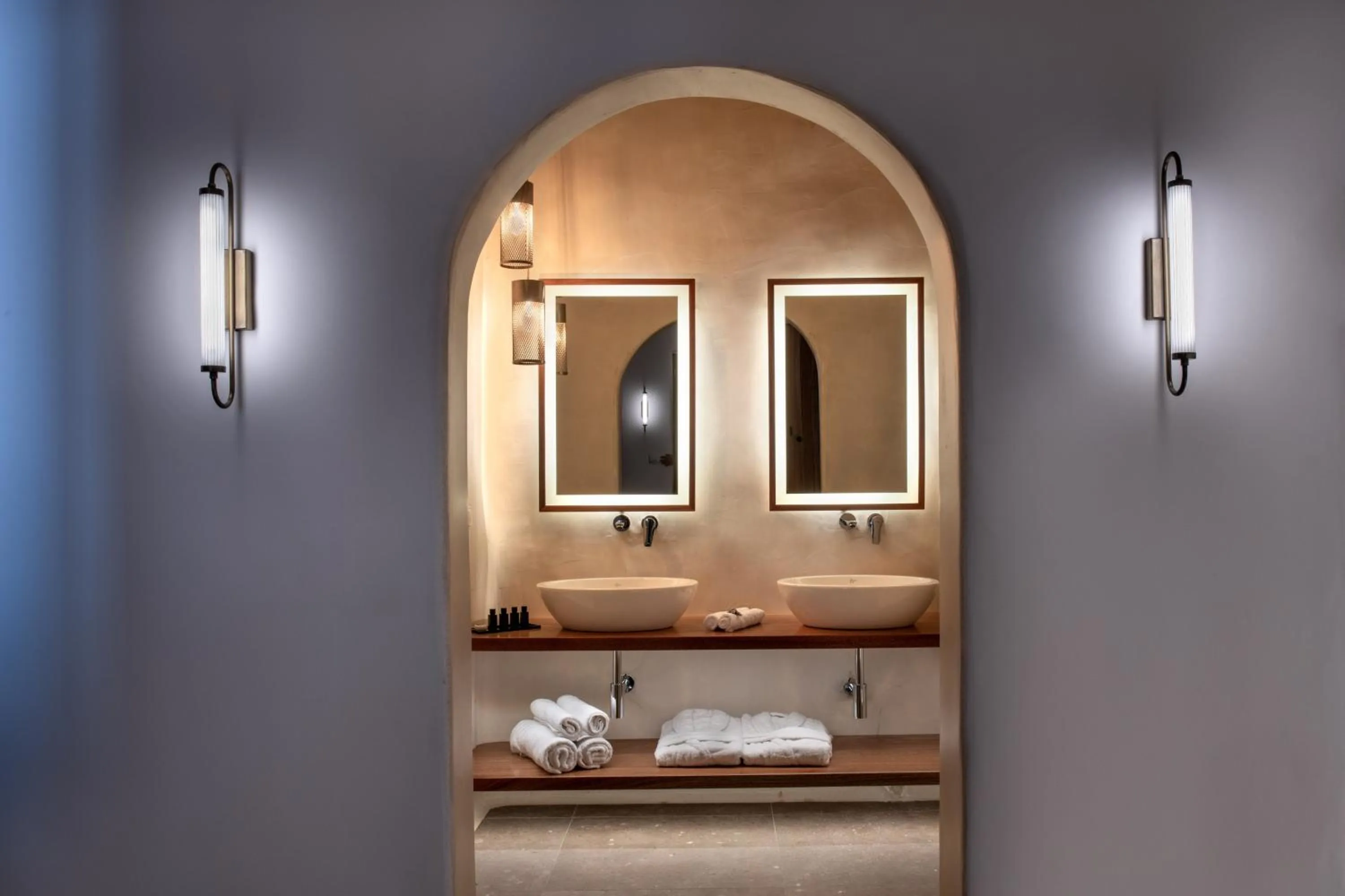 Bathroom in Victoria Caves