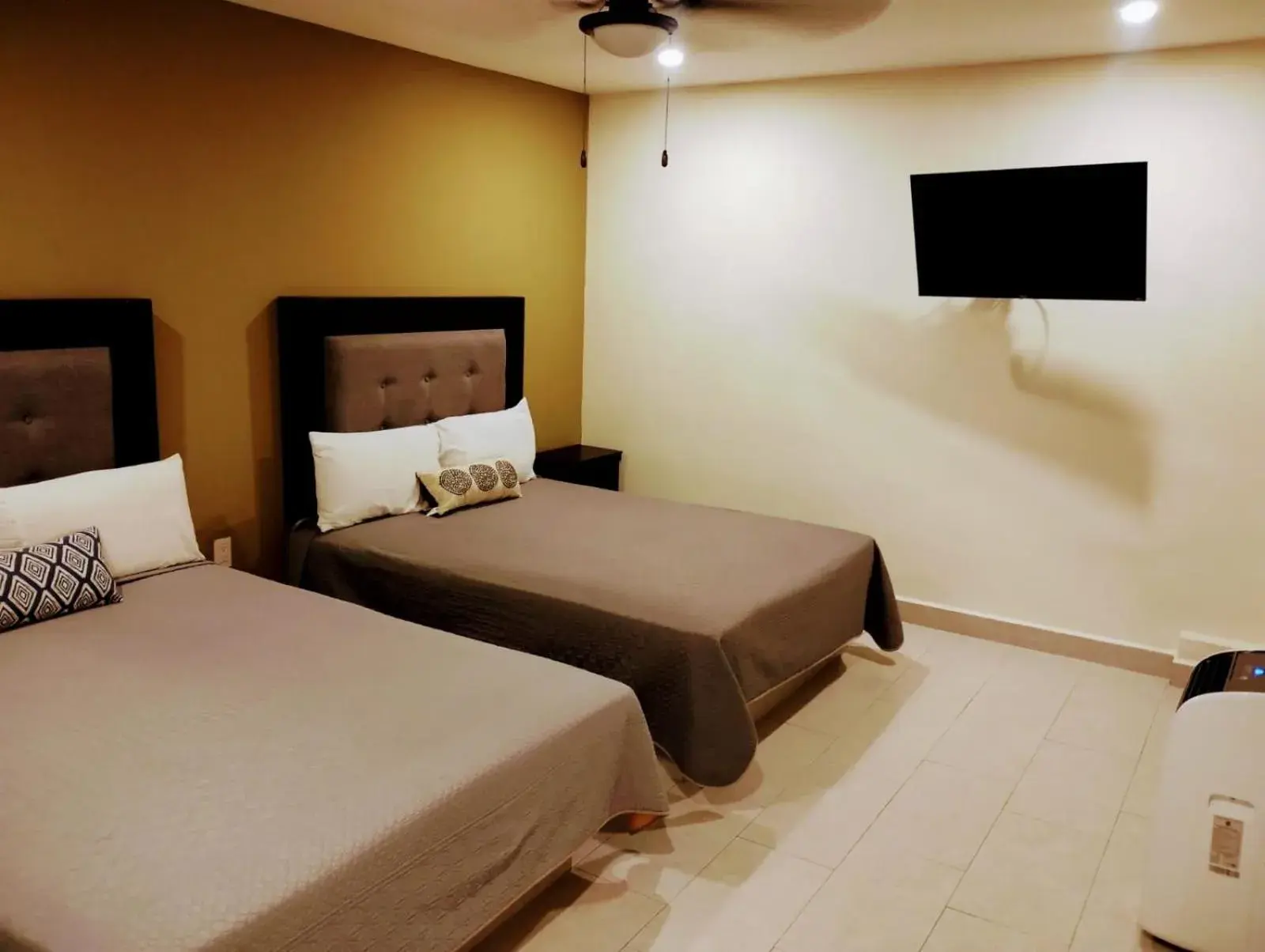 Standard Double Room with Two Double Beds in Hotel Casa 20 Standard Double Room with Two Double Beds in Hotel Casa 20