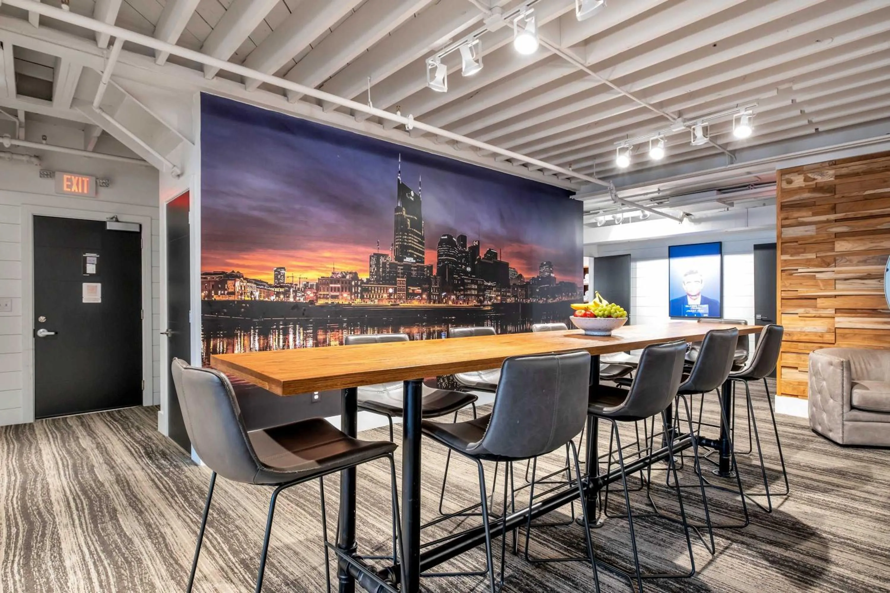 Skyline Suite with Penthouse & Rooftop Deck 6BR by Maddox Hotel