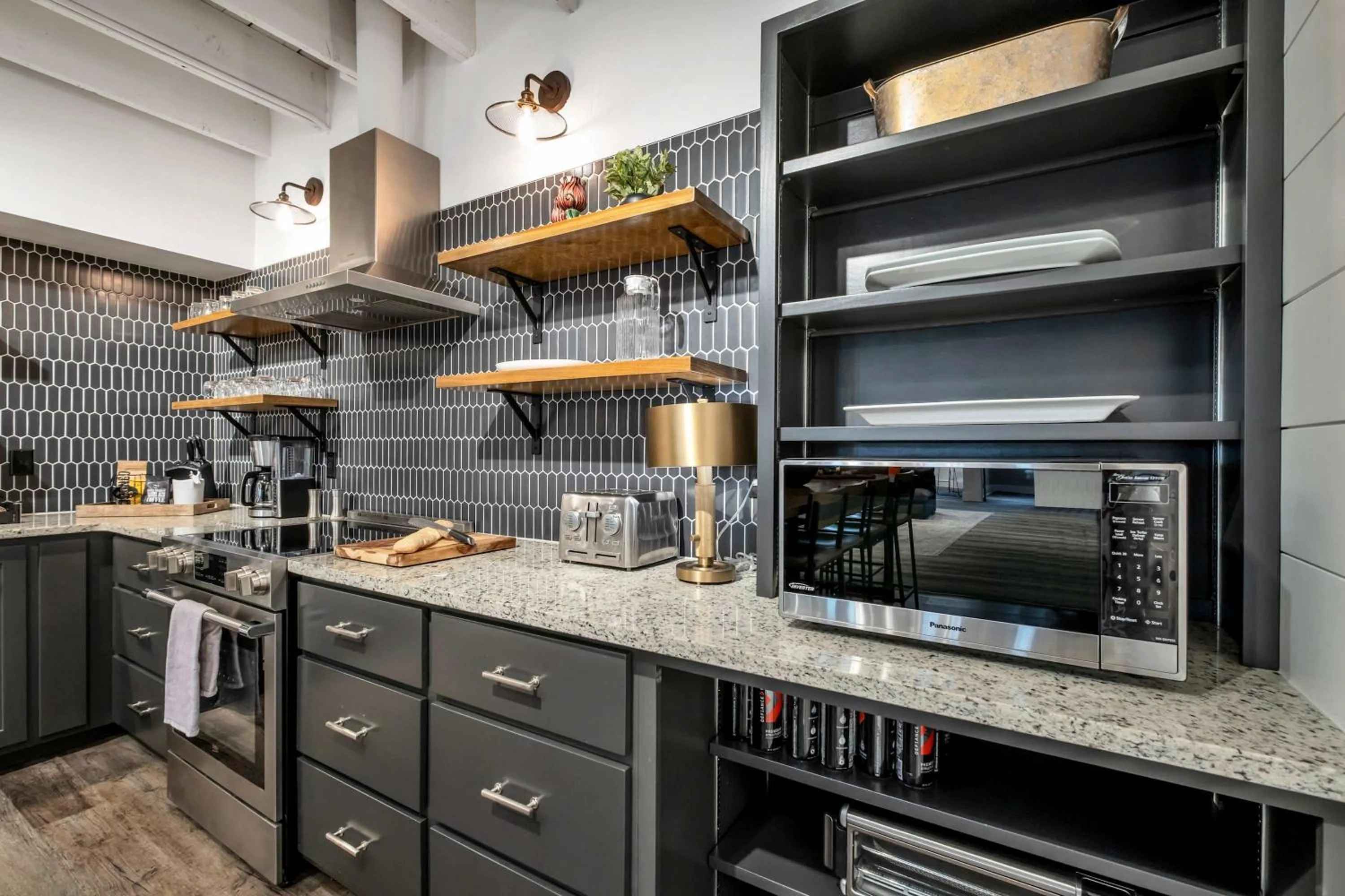 Skyline Suite with Penthouse & Rooftop Deck 6BR by Maddox Hotel