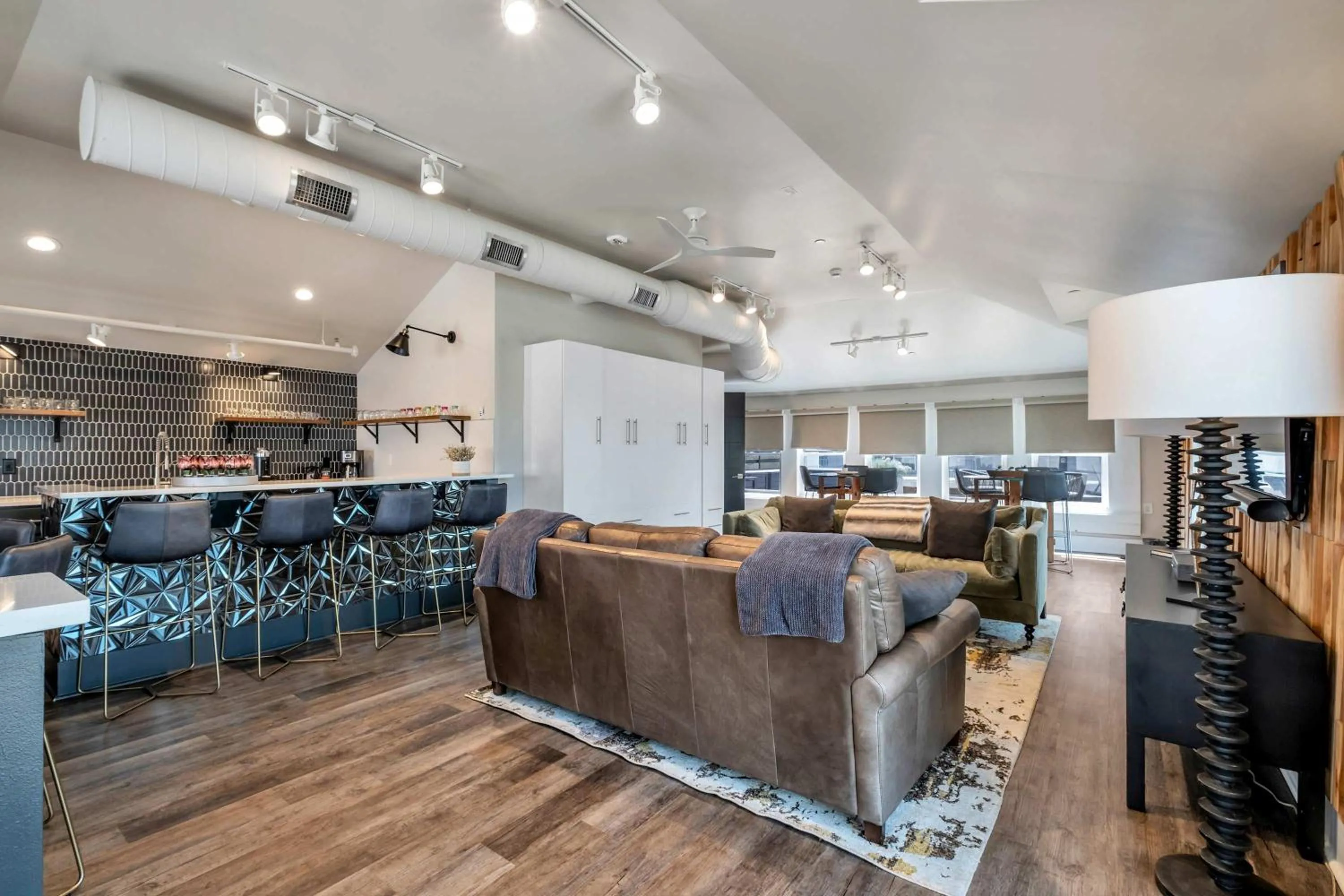 Skyline Suite with Penthouse & Rooftop Deck 6BR by Maddox Hotel